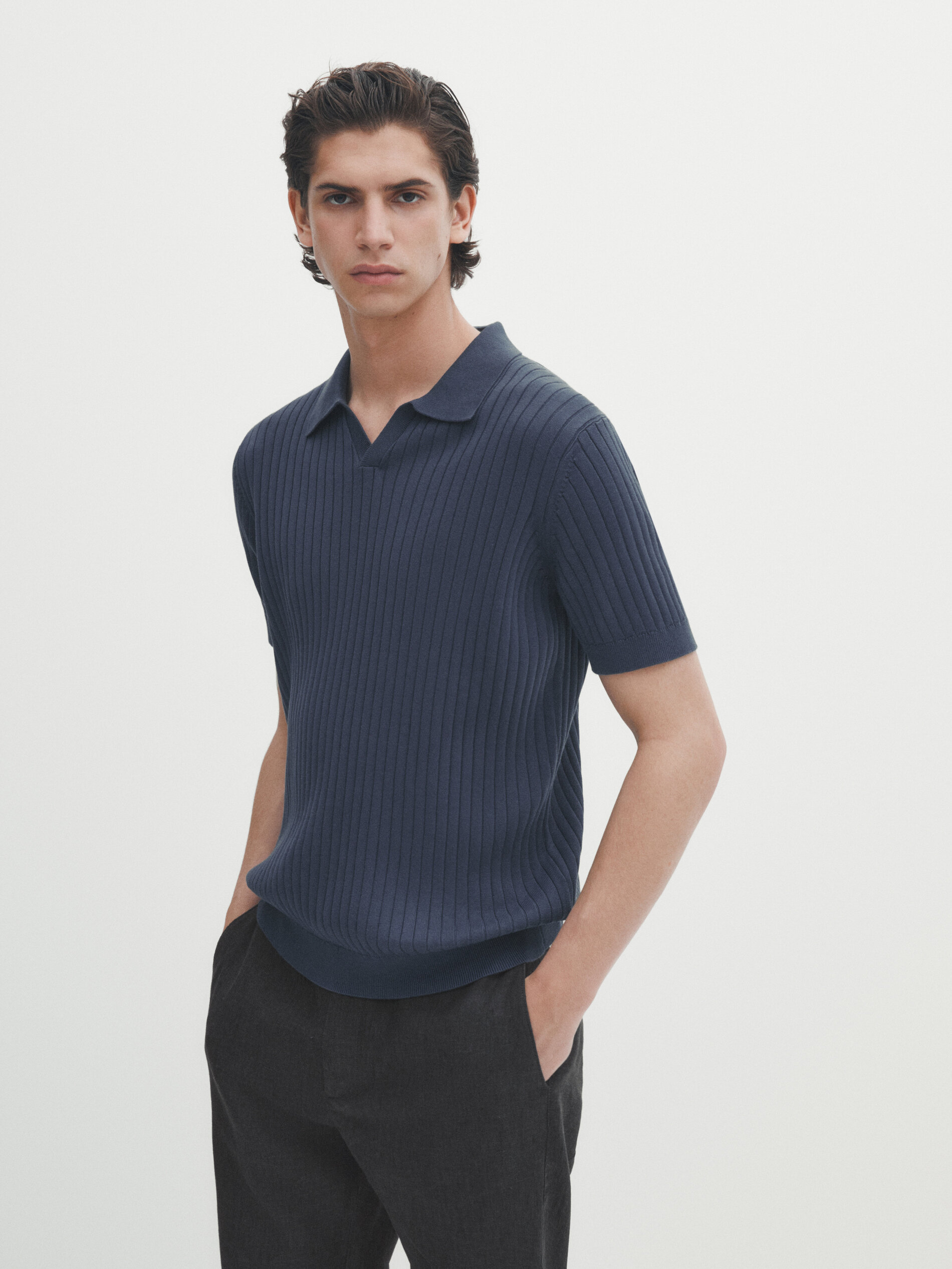 Camisa polo com canaletas curtas - Azul escuro