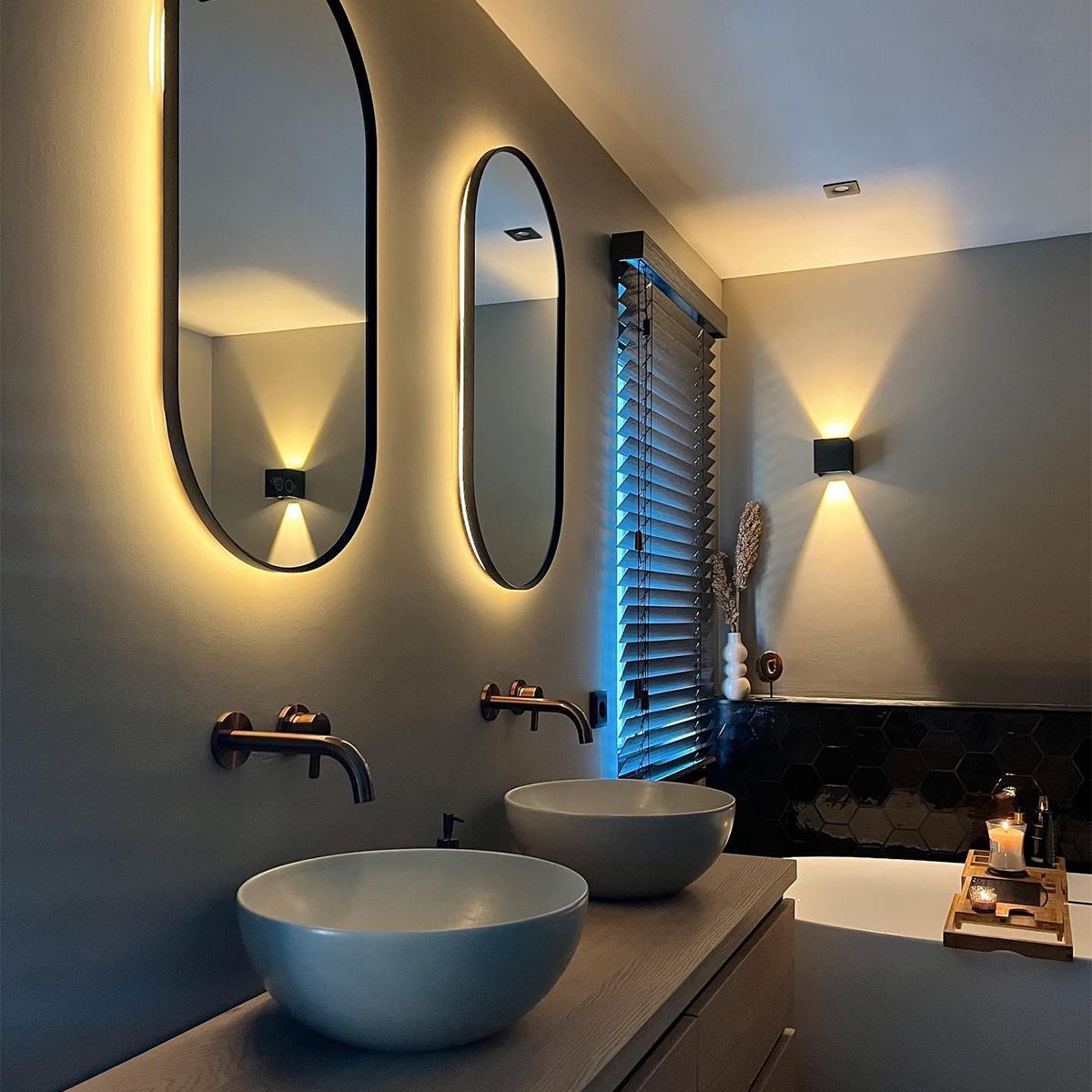 Buiten wandlamp zwart incl. LED 2-lichts IP54 - Edwin