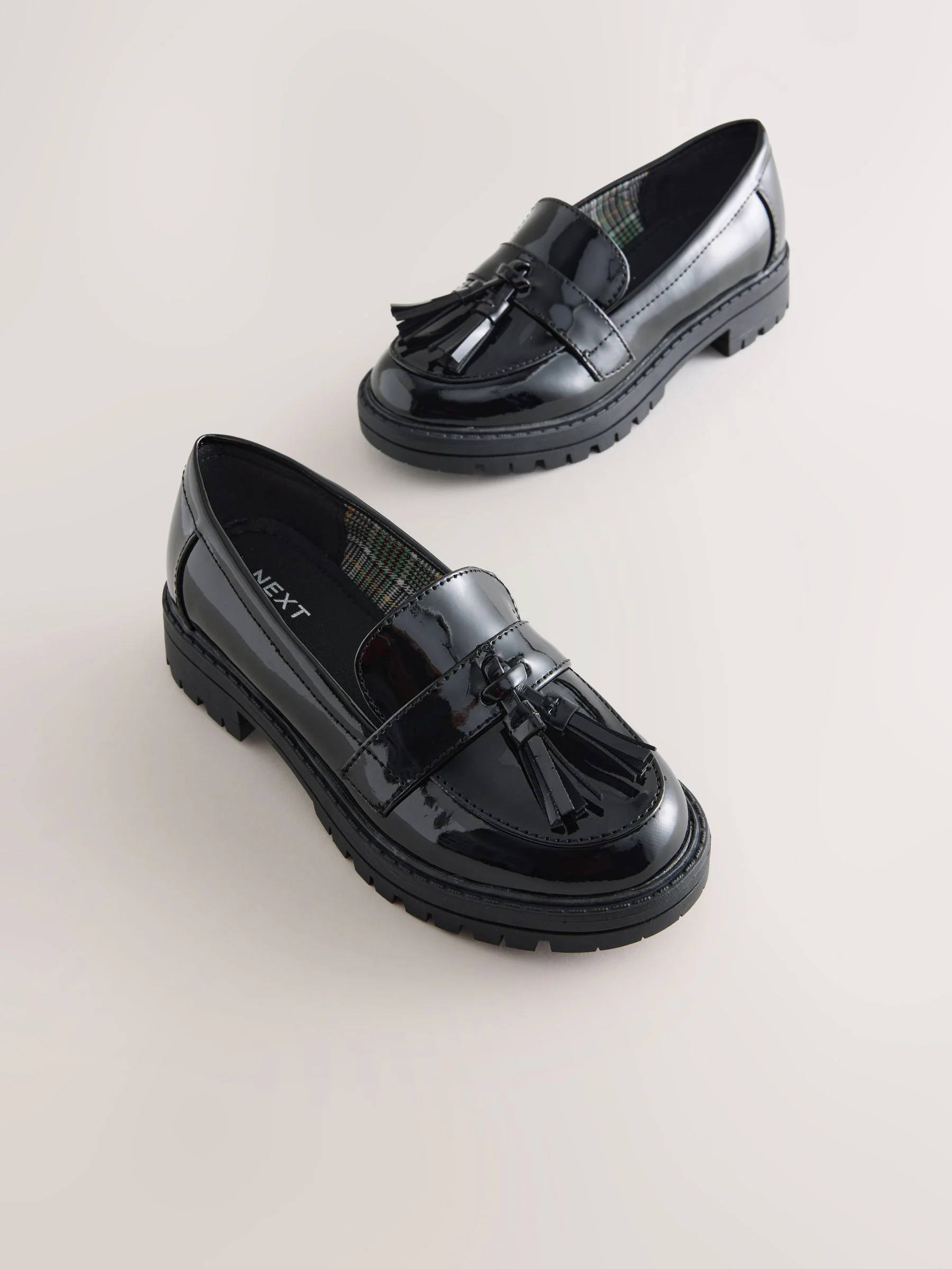 Zwart lak - Schoolloafers met dikke zool en kwastjes