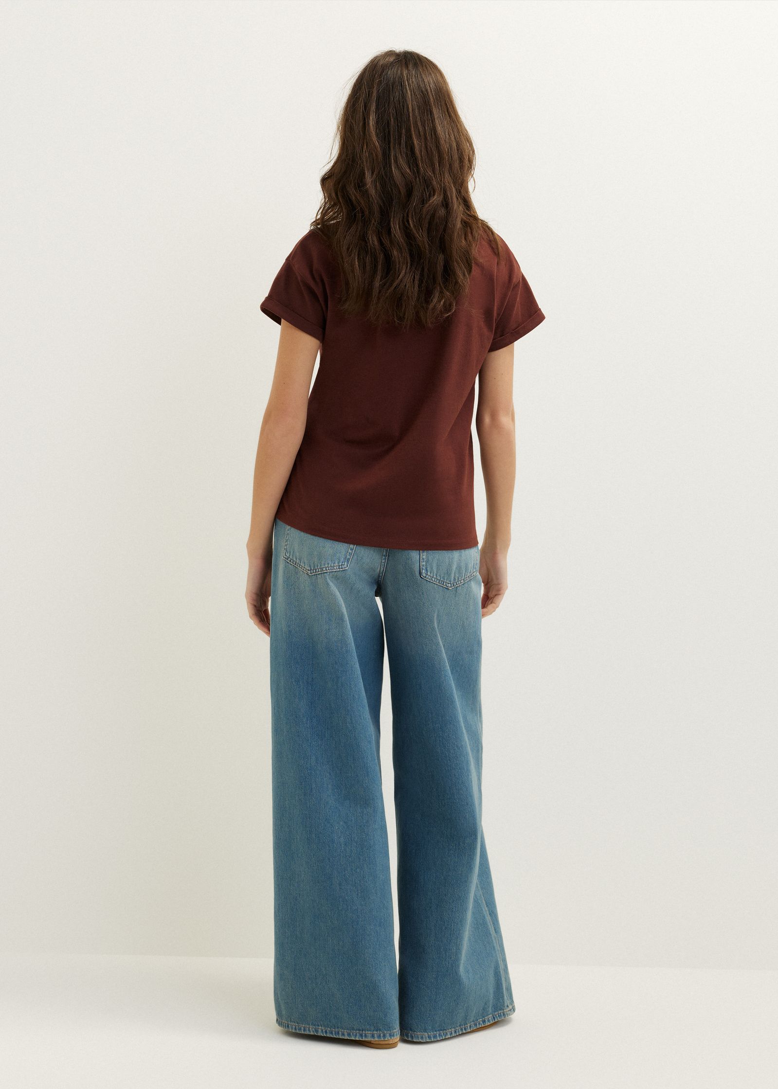 Basic T-shirt met opgerolde mouw