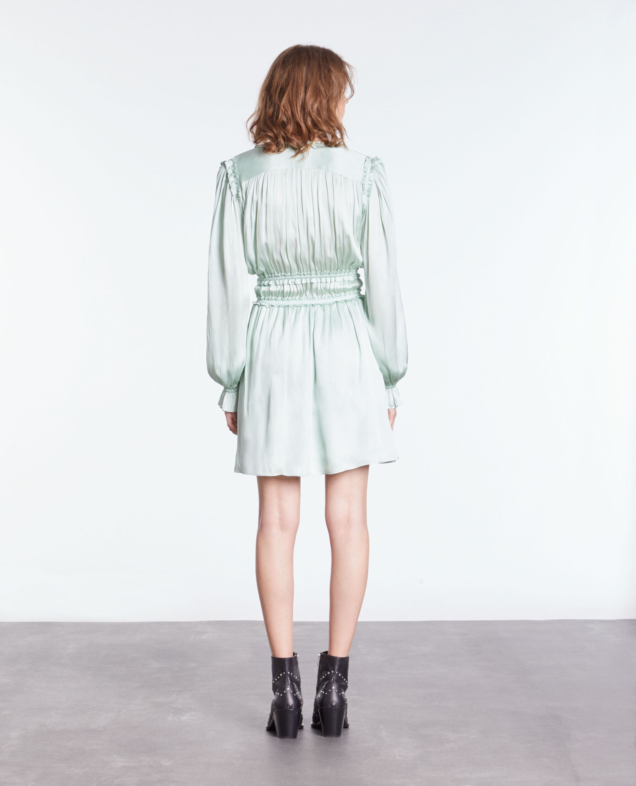 Robe courte bleue avec fronces