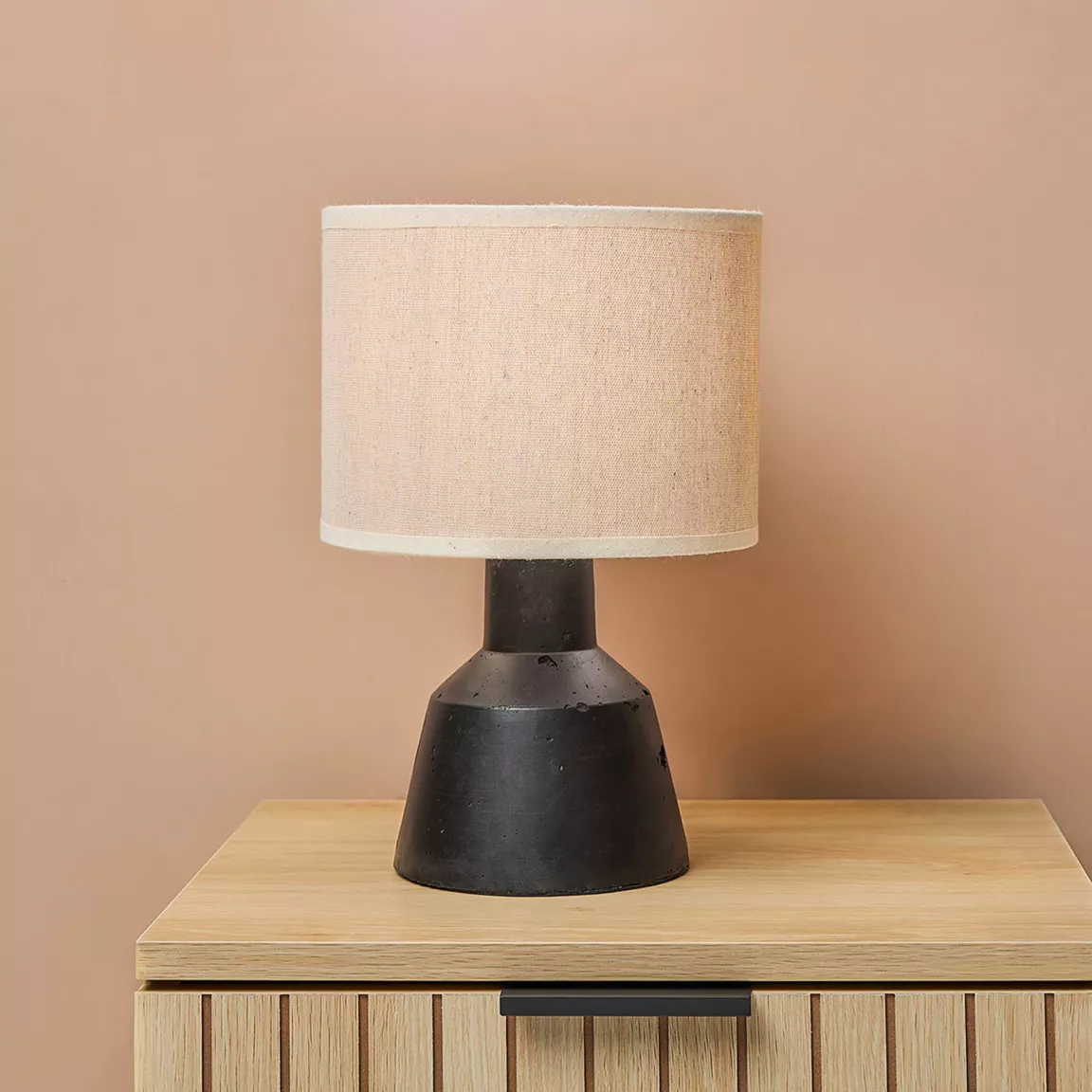 Lampe à poser en ciment (H29 cm) Portland Noir et beige
