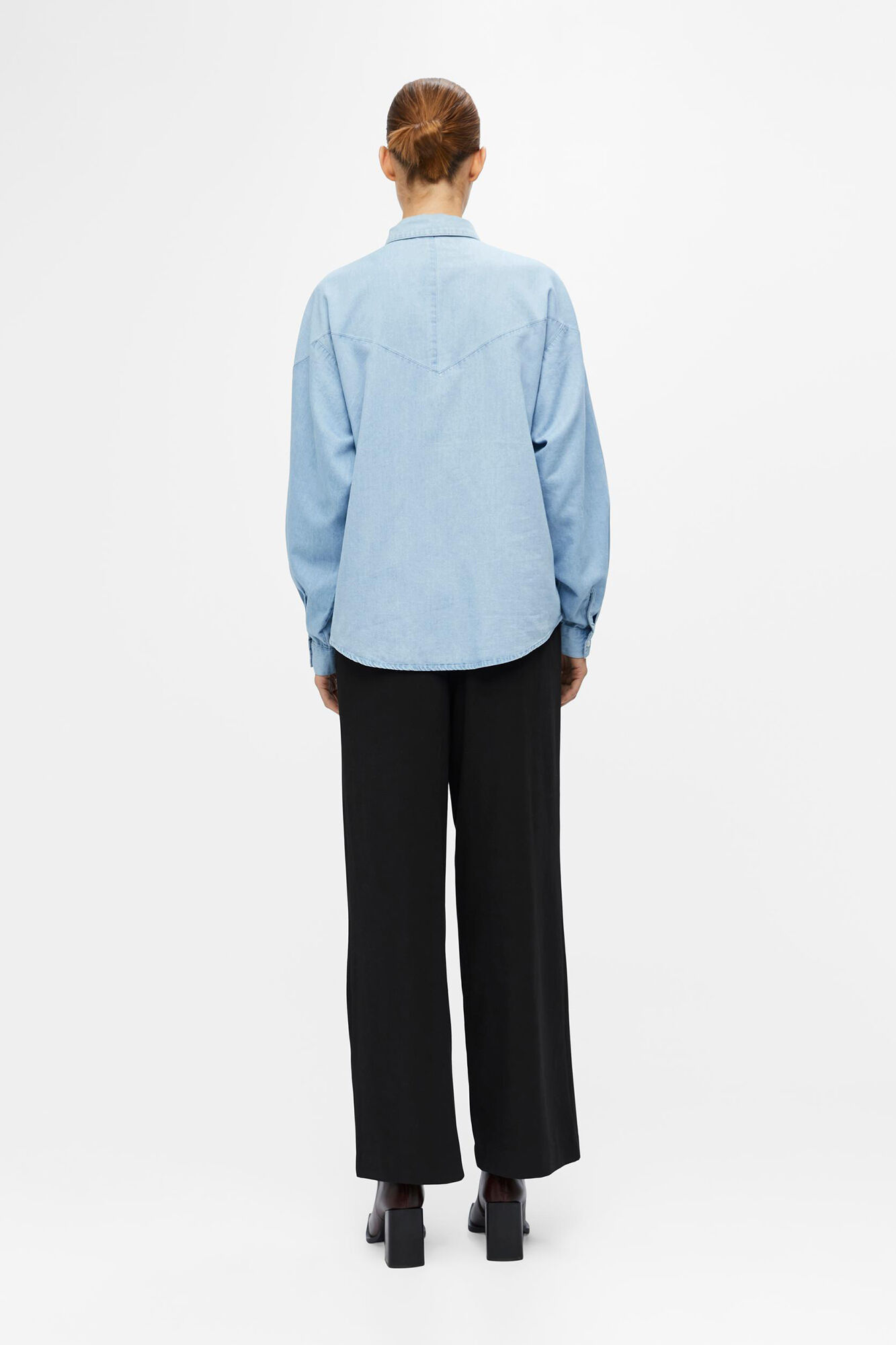 Camisa jeans com detalhes bordados - Azul