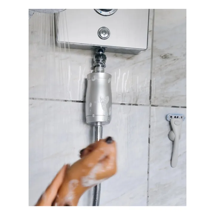 Hello Klean Filtre de douche traitant les eaux dures | Inox