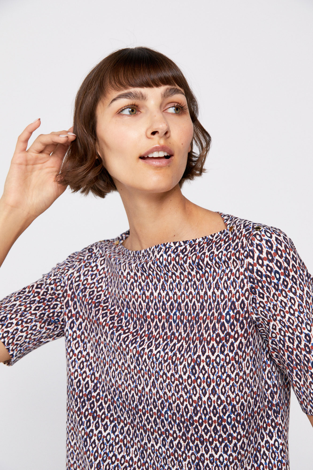 Camiseta básica com decote canoa - Estampa azul