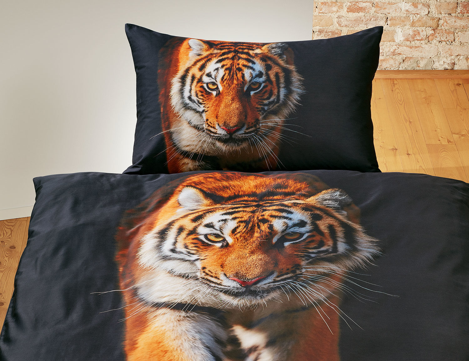 Bettwäsche schwarz mit grossem Tiger