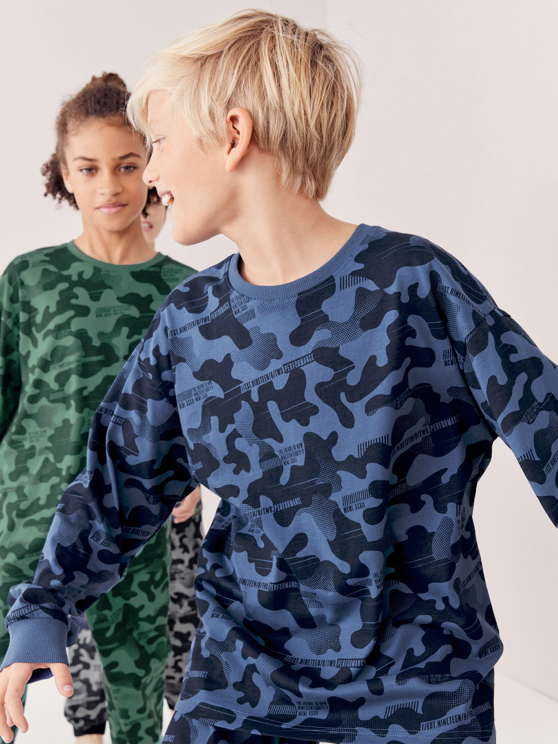 Grijs/blauw/groen camouflage - Verpakking van 3 pyjama's met lange mouwen (3-16 jr)