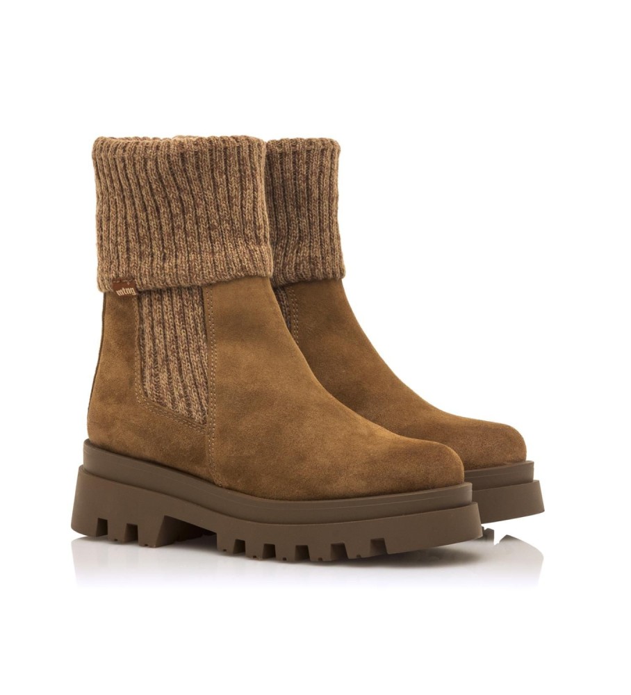 Botas de cano curto Mustang Casual em couro marrom, modelo 52732.