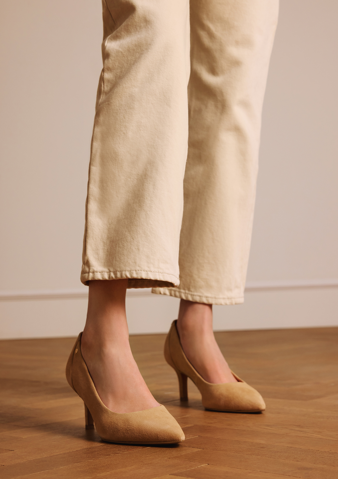 Beige suède slingbacks