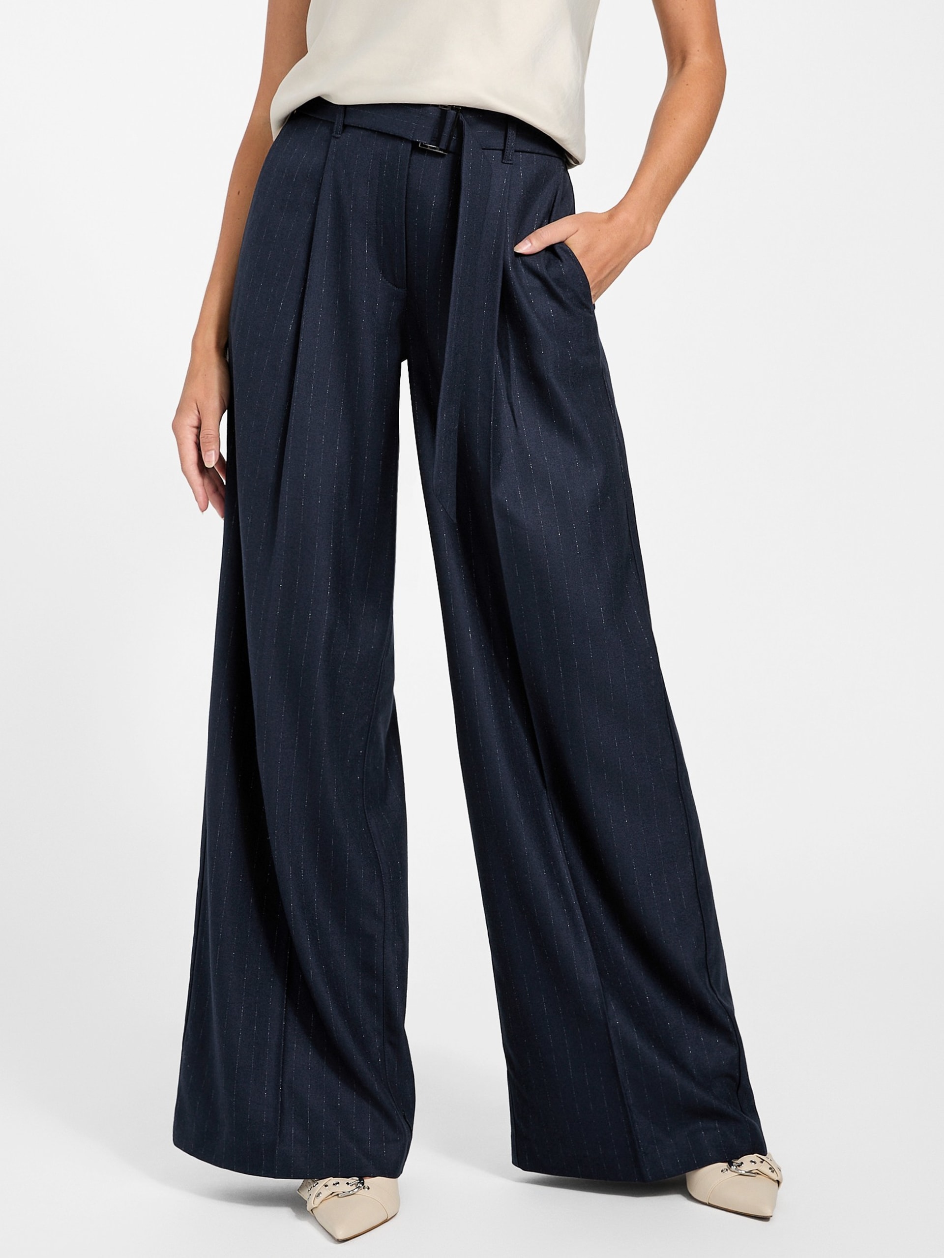 Calça Eco Zanita com risca de giz e corte relaxado