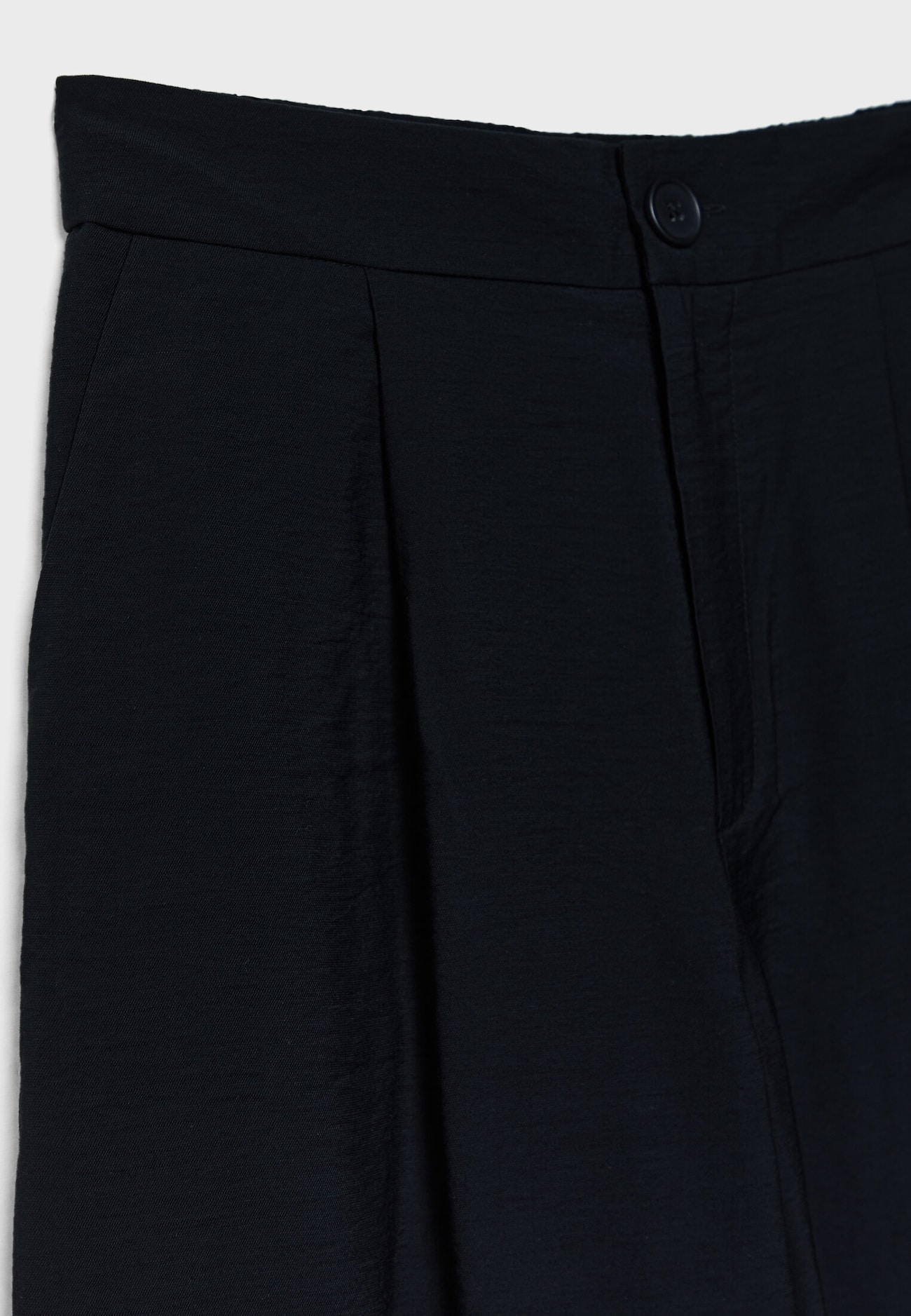 Calças pantalonas fluidas com pences