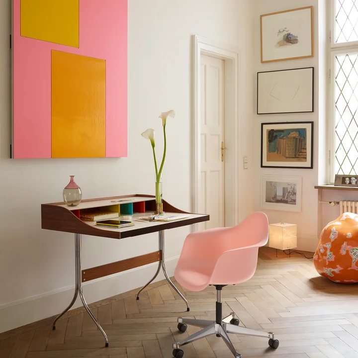 Vitra - Eames Plastic Armchair PACC RE, poliert / eisgrau, weiche Rollen (Hartboden)