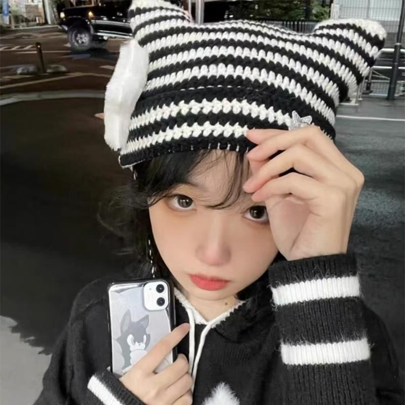 Hyeeun - Gestreepte muts met kattenoren