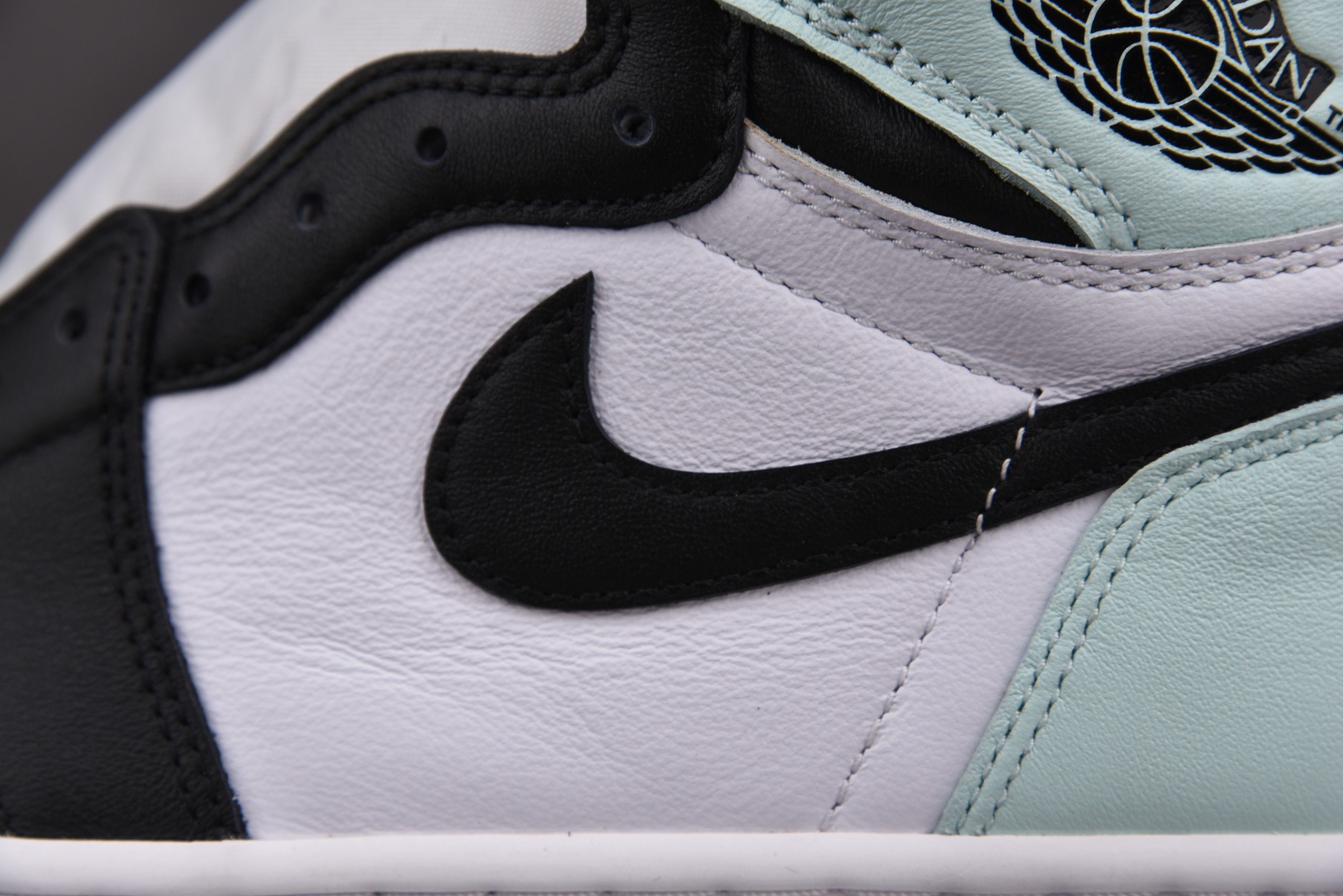 Jordan 1 Retro High Igloo