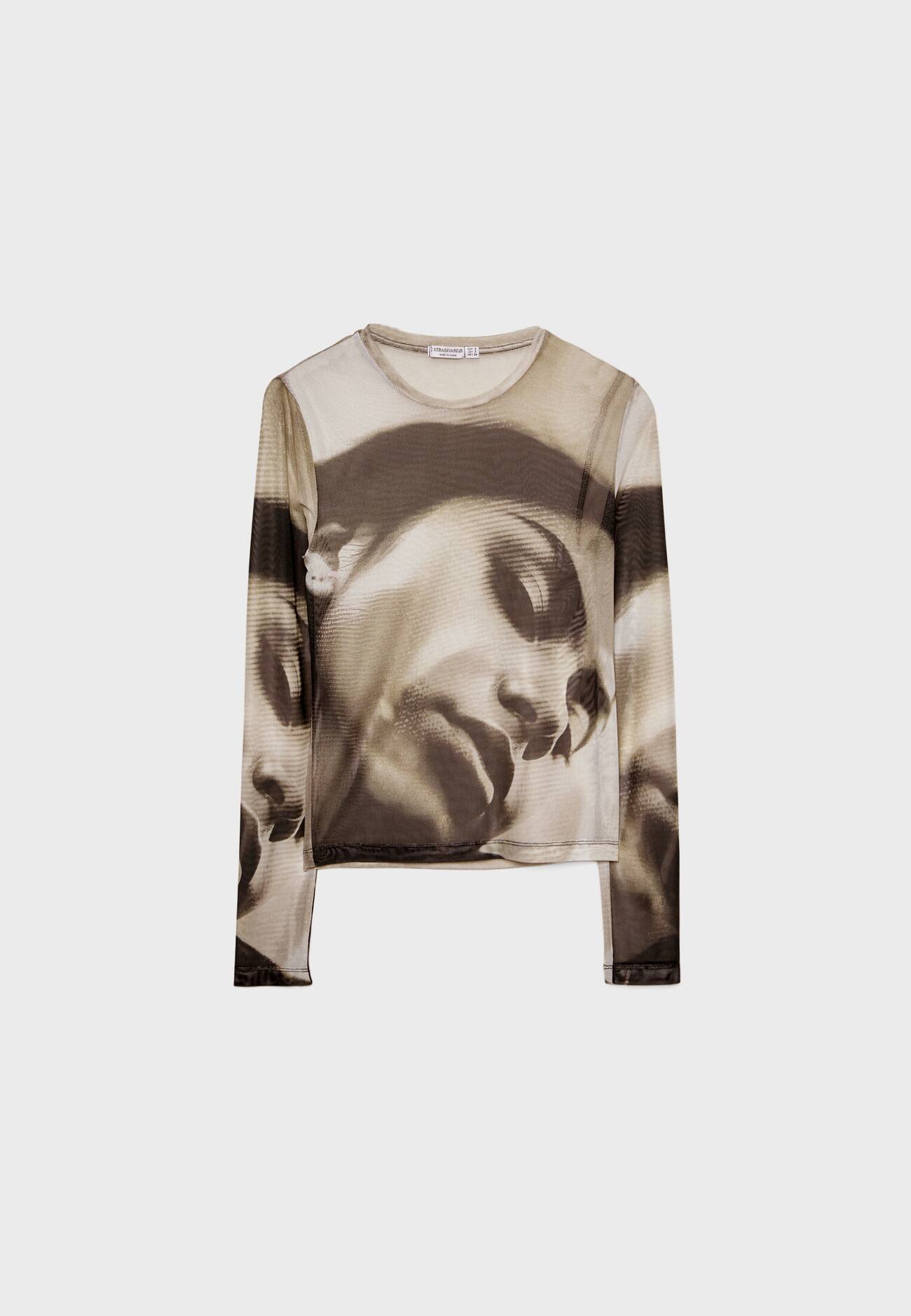 Camiseta com estampa de tule