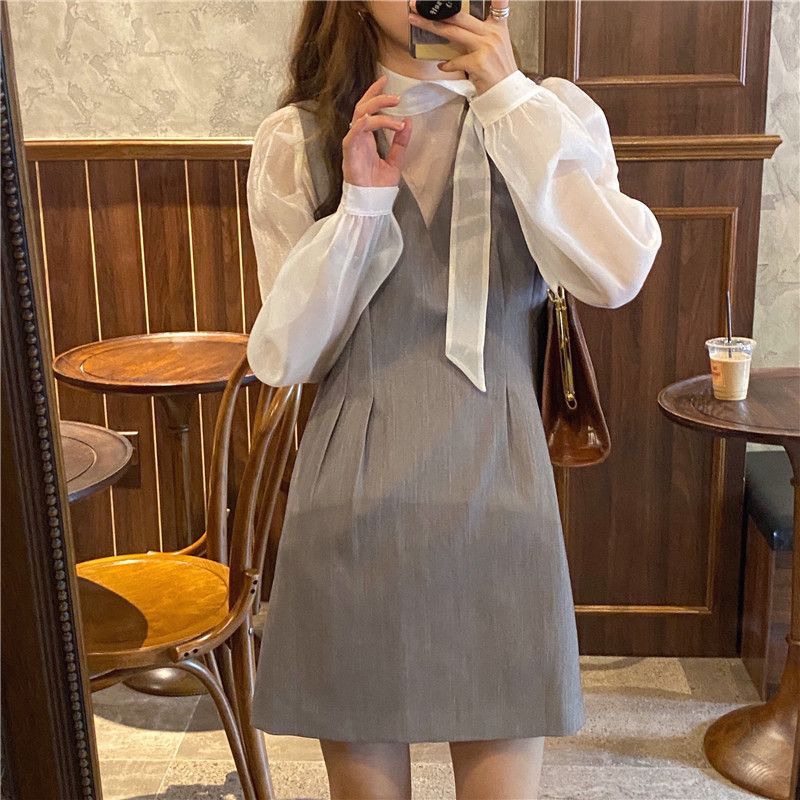 Leoom - Blouse met strikhals en lange mouwen / Mini A-lijn overalljurk