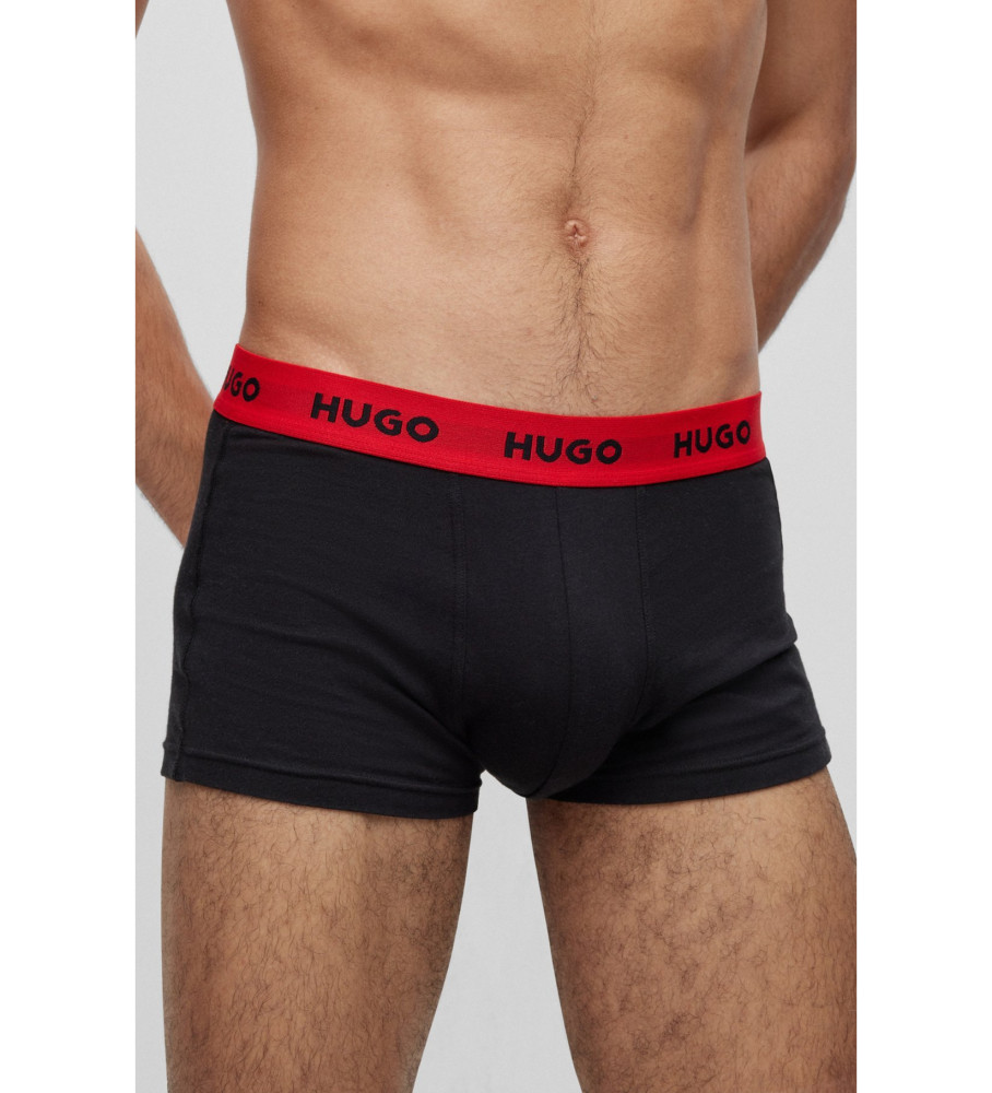 Pacote com 3 cuecas boxer HUGO, nas cores cinza, preto e azul.