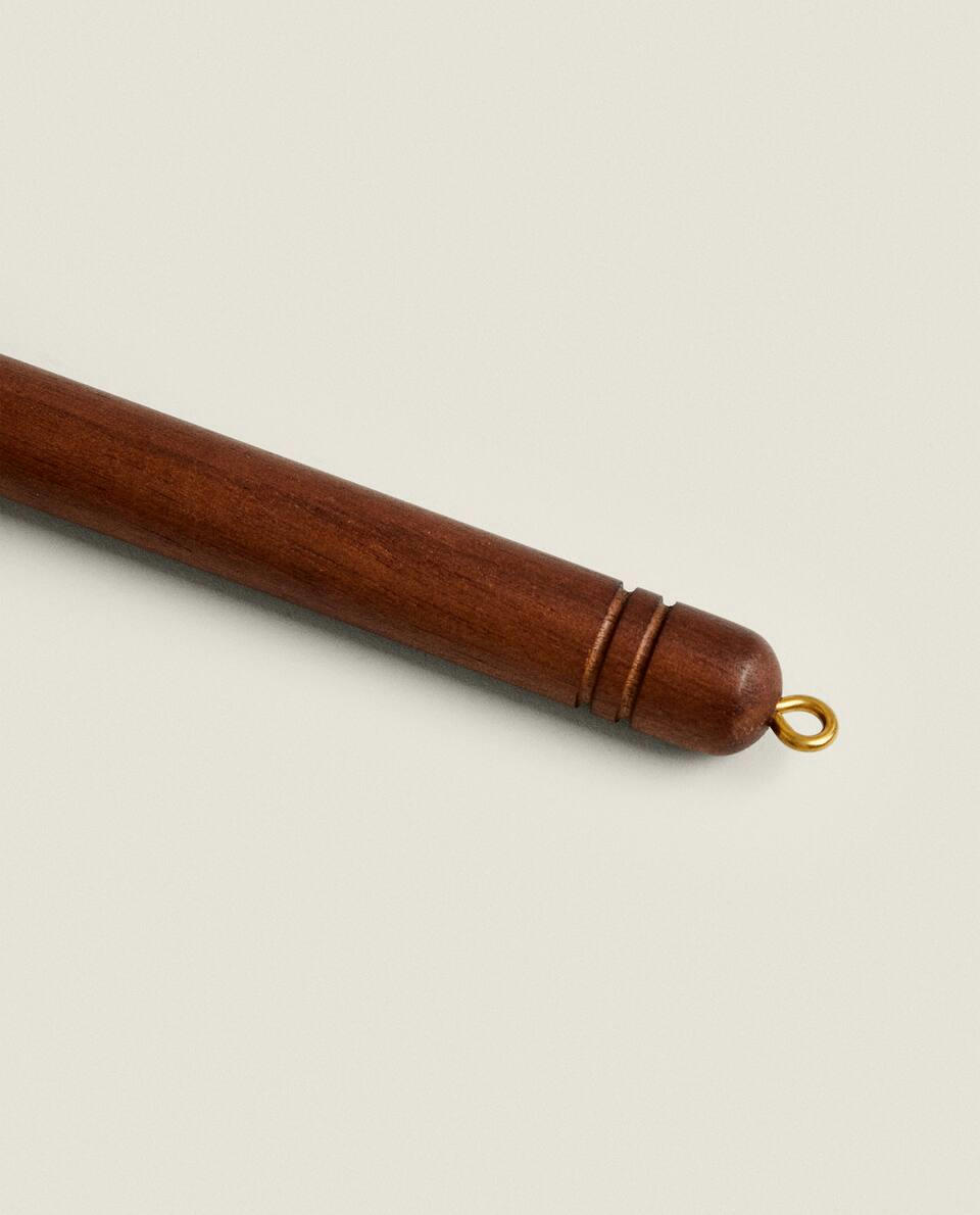 COLHER DE MADEIRA E METAL