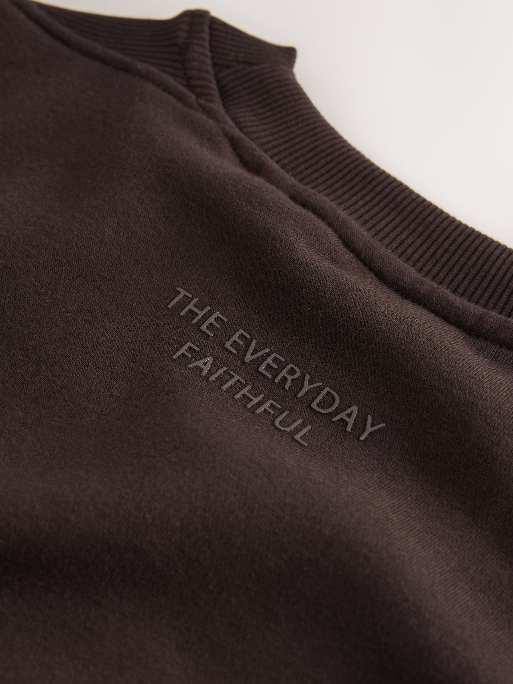 Chocoladebruin - Essentials sweatshirt met relaxte pasvorm, lange snit en zakken