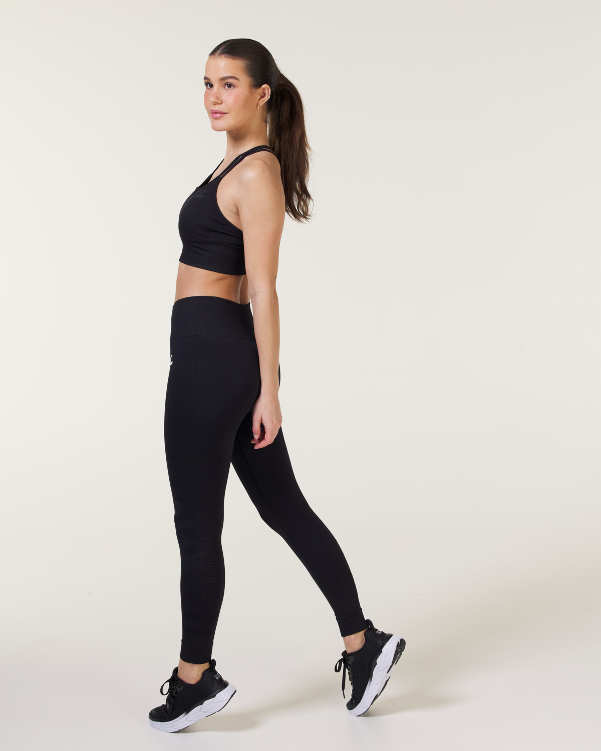 LEVITY Wild Seamless Tights Black