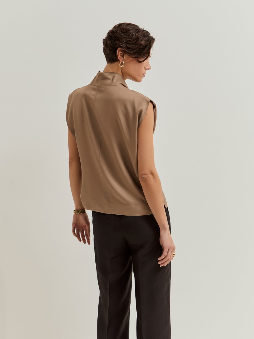 Blusa acetinada