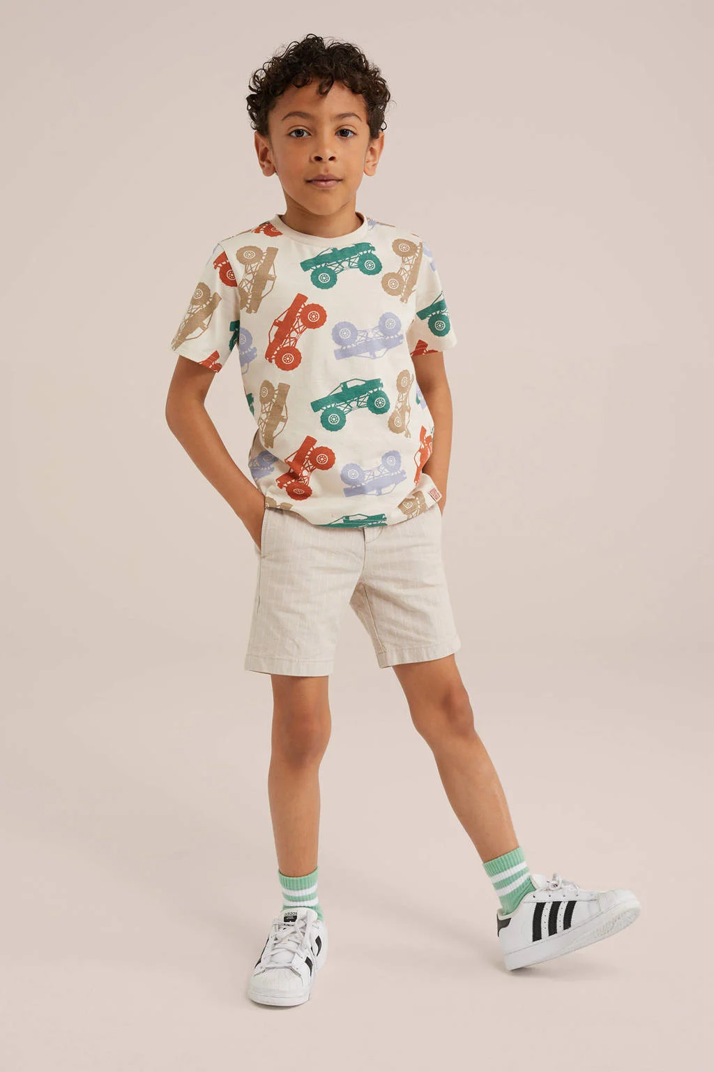 WE Fashion T-shirt met all over print beige