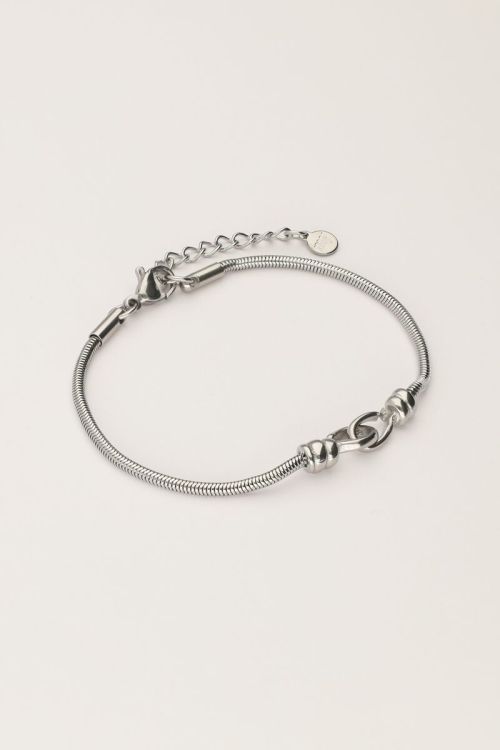 Vintage armband connected