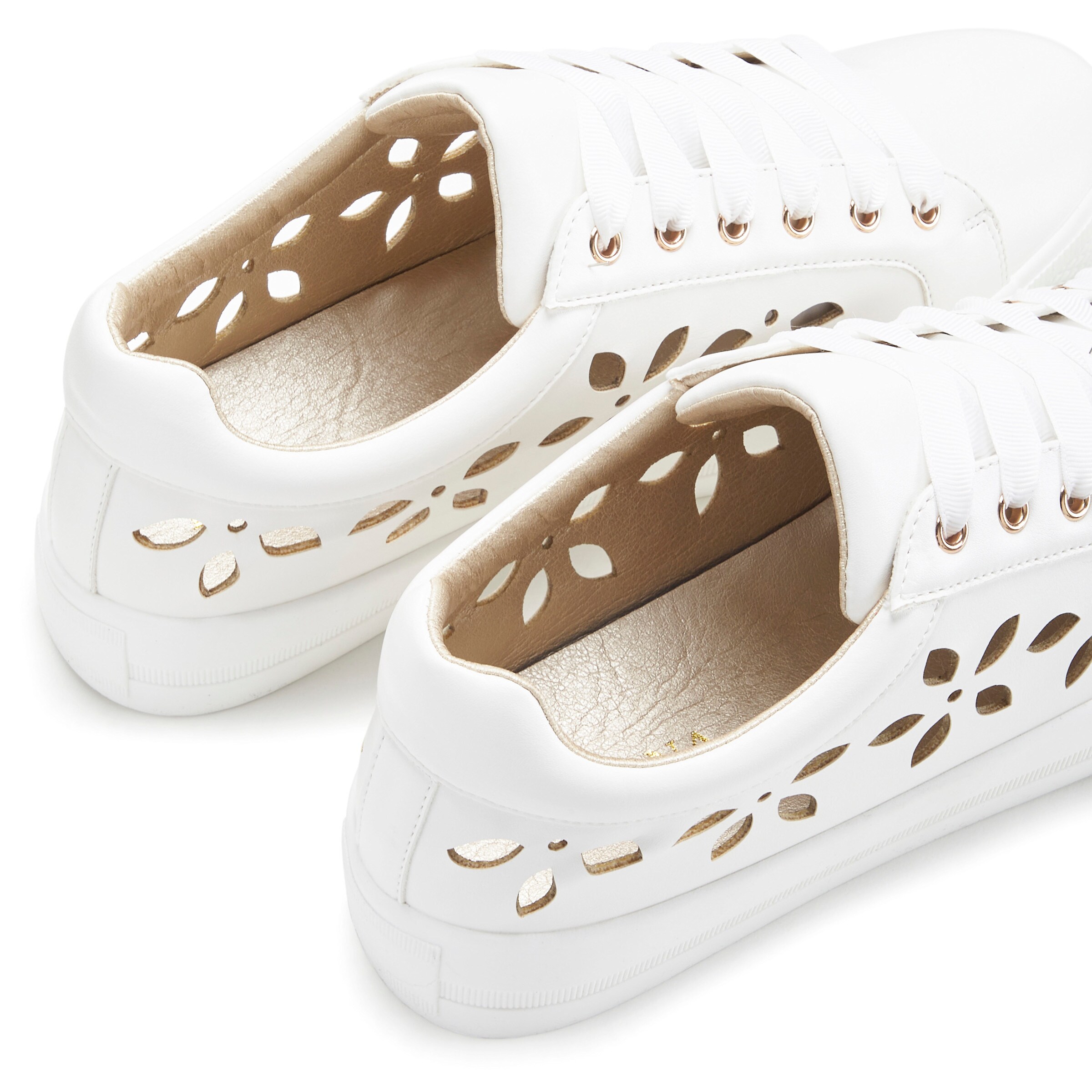 LASCANA Sneaker in weiß