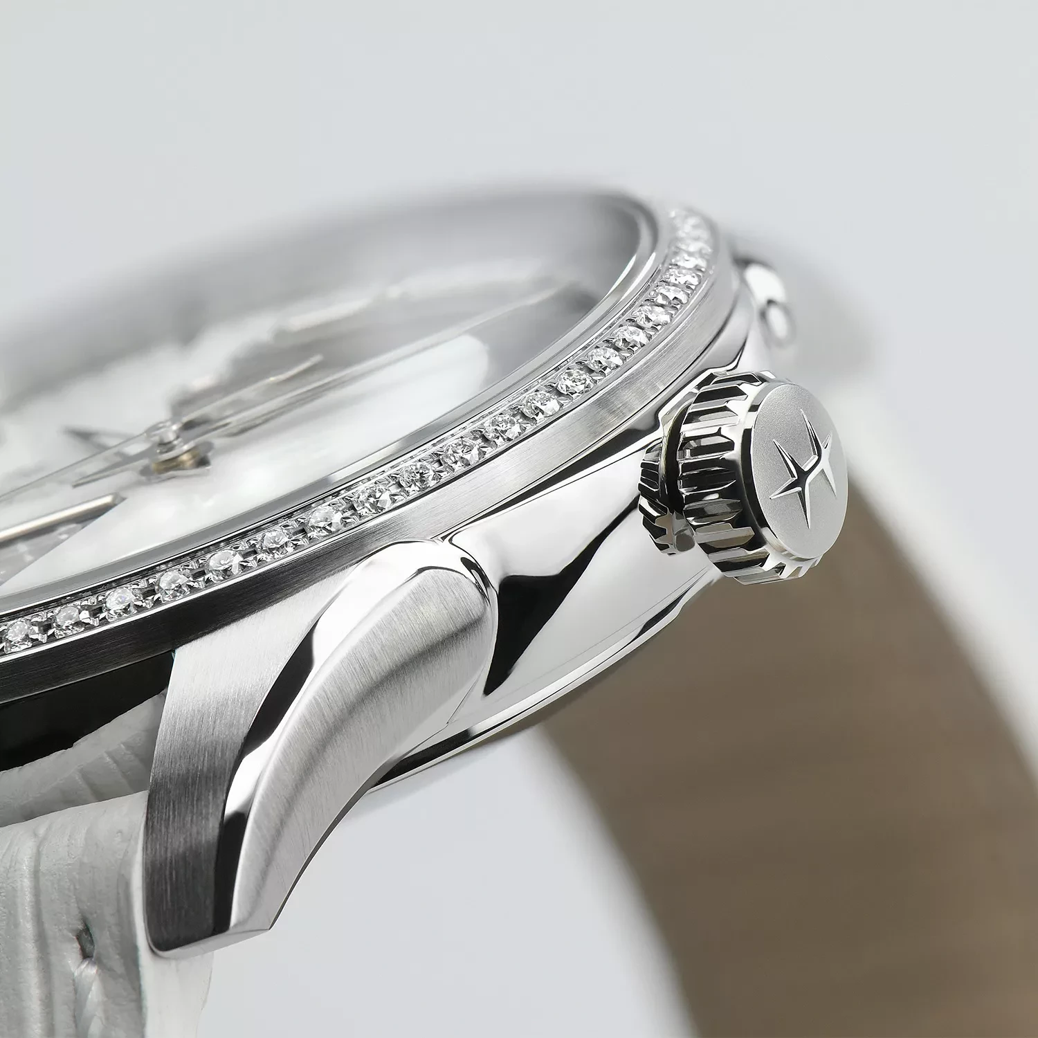 Hamilton Jazzmaster Open Heart Lady Auto H32205890