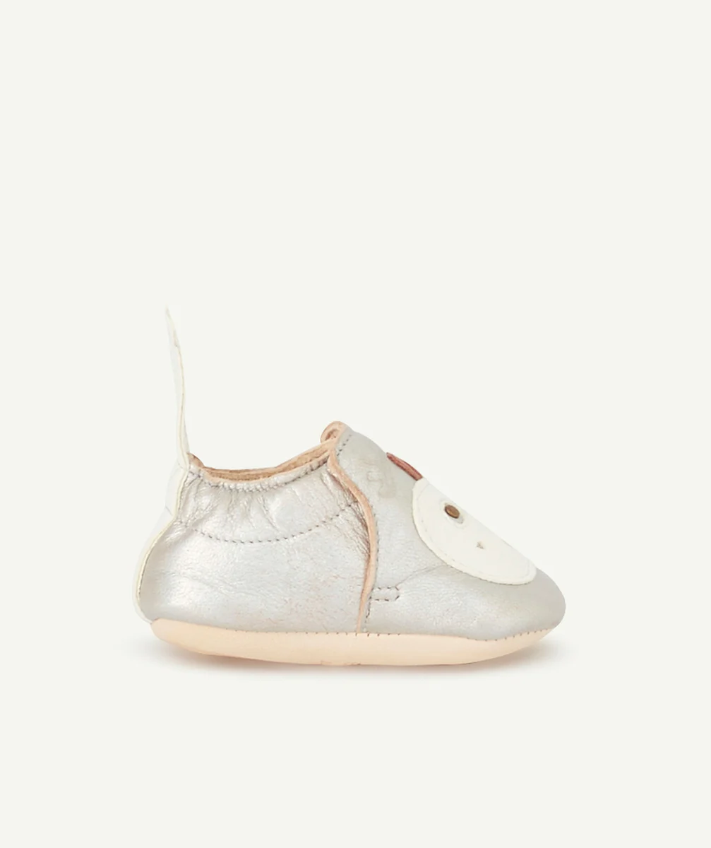 EASY PEASYCHAUSSONS EN CUIR COULEUR ARGENTÉE AVEC POMME