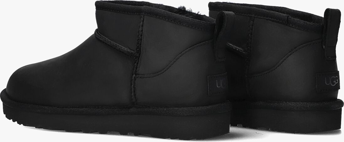zwarte ugg vachtlaarzen classic ultra mini leather regenerate