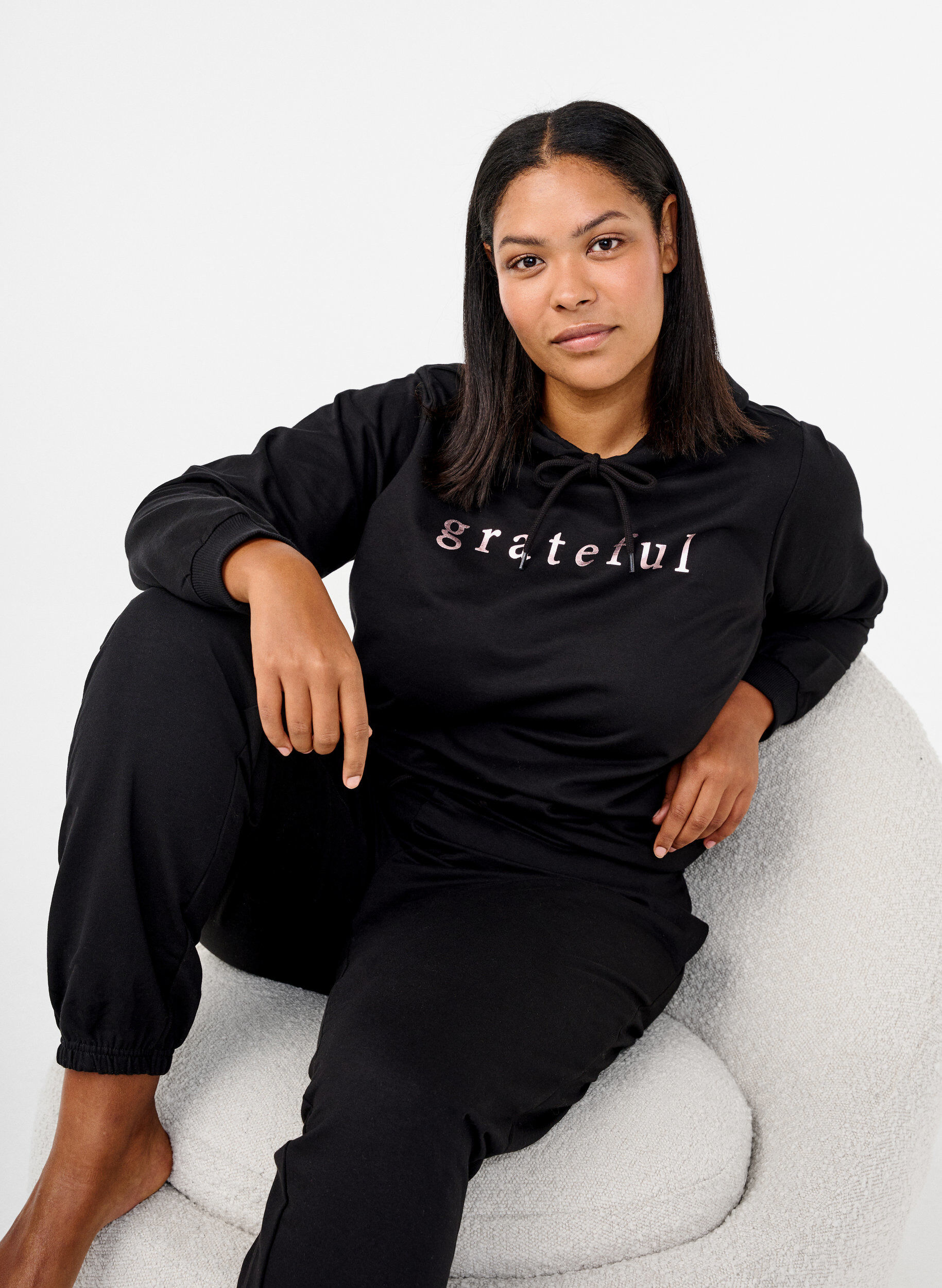 Sweatshirt med hætte og print