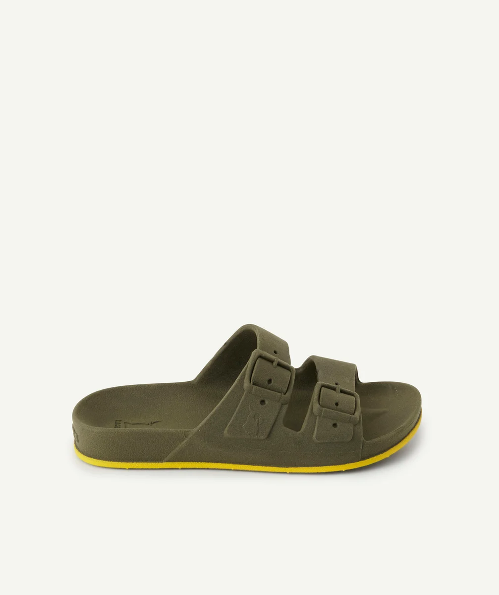 CACATOESSANDALES PARFUMÉES KAKI AVEC DÉTAILS JAUNES ENFANT