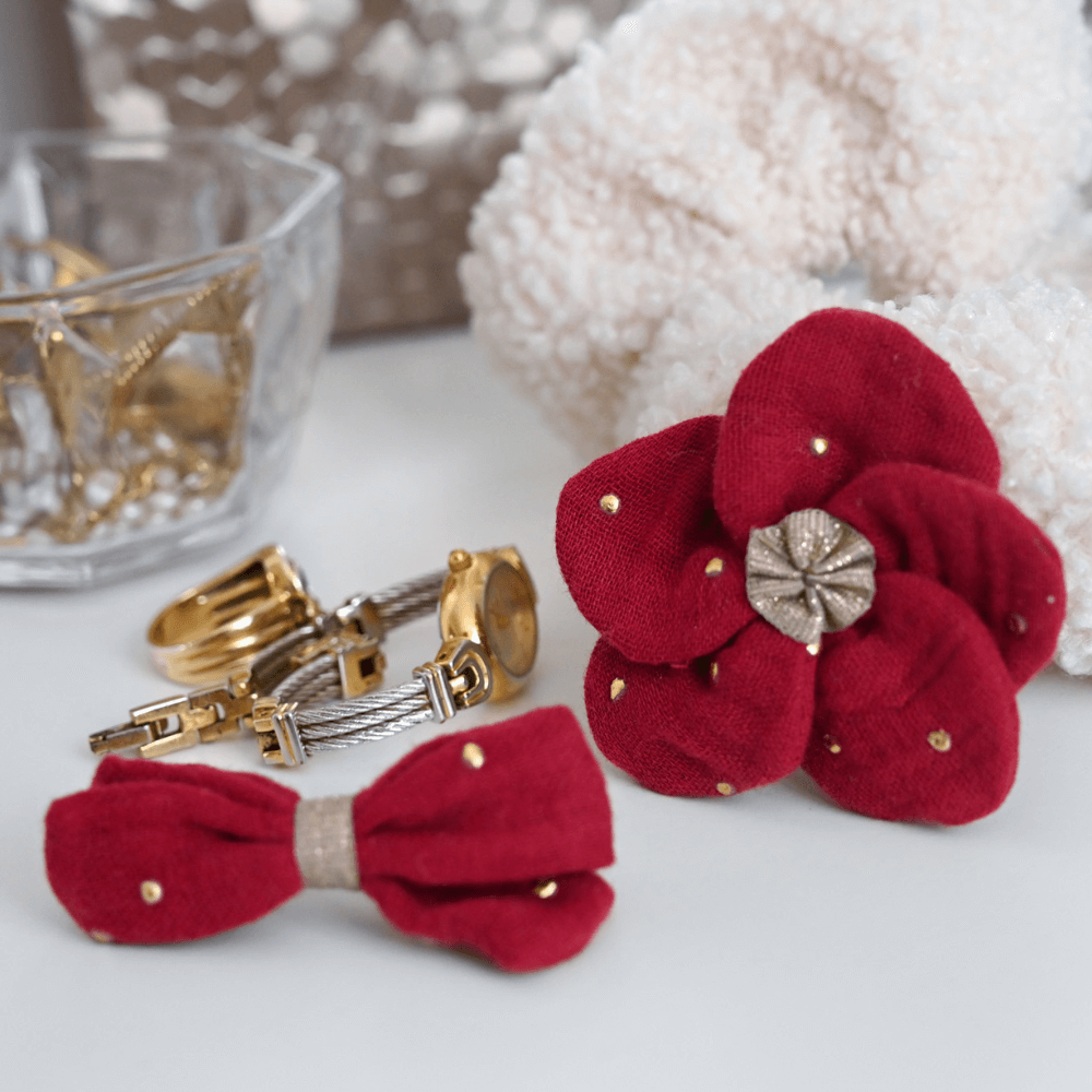 Petite Barrette Pétales De Fleur Gaze Pois Or Grenat