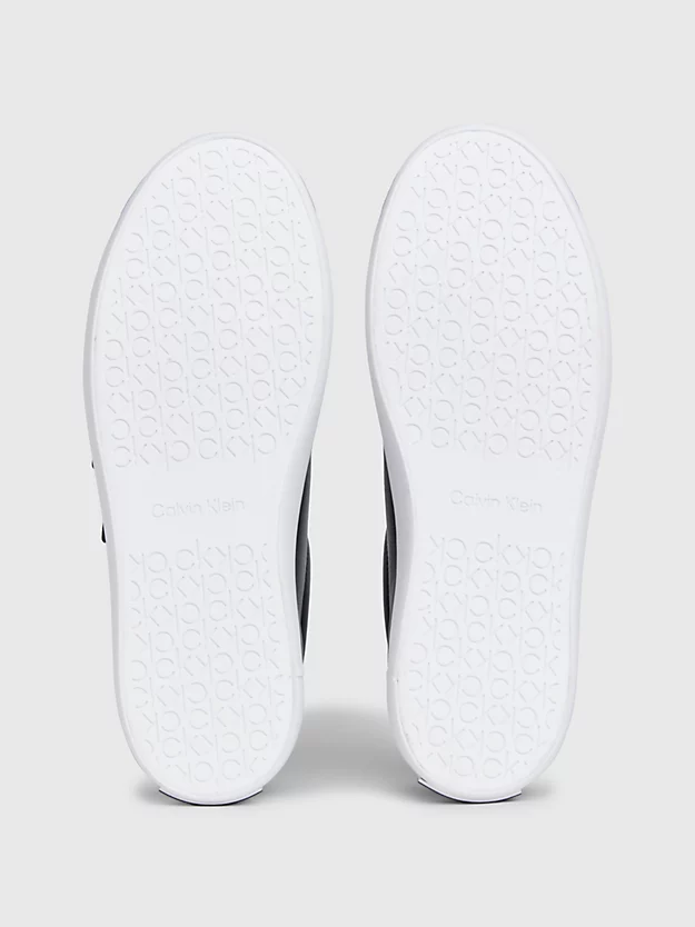 Tênis de couro com velcro