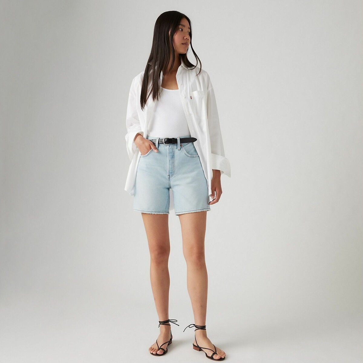 LEVI'S<br>Calção 501® Leve até o Meio da Coxa
