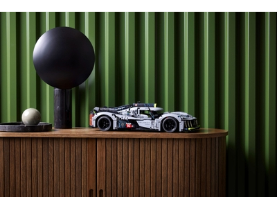 LEGO PEUGEOT 9X8 24H Le Mans Hybrid Hypercar (42156)