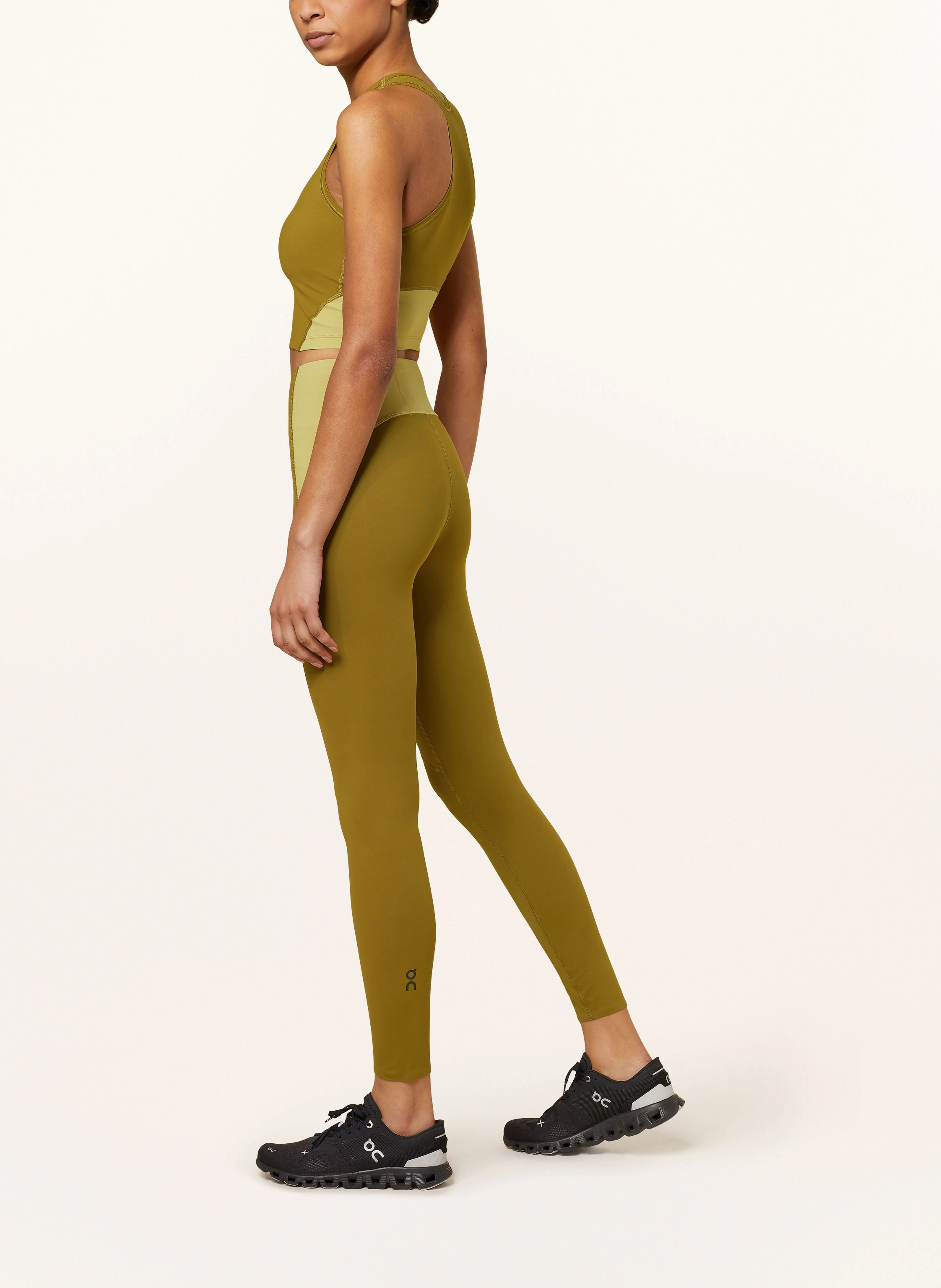 On Tights MOVEMENT