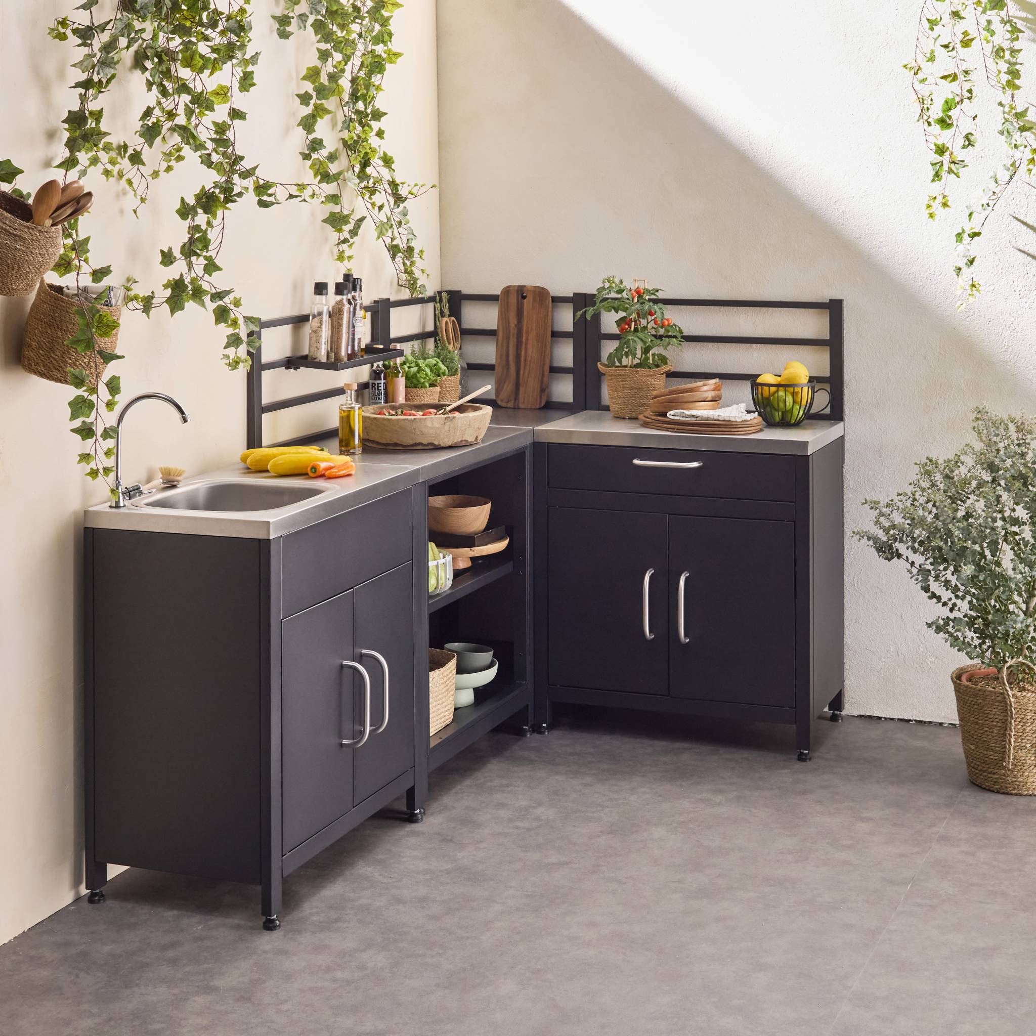 sweeek - Buitenkeuken met 4 stalen modules