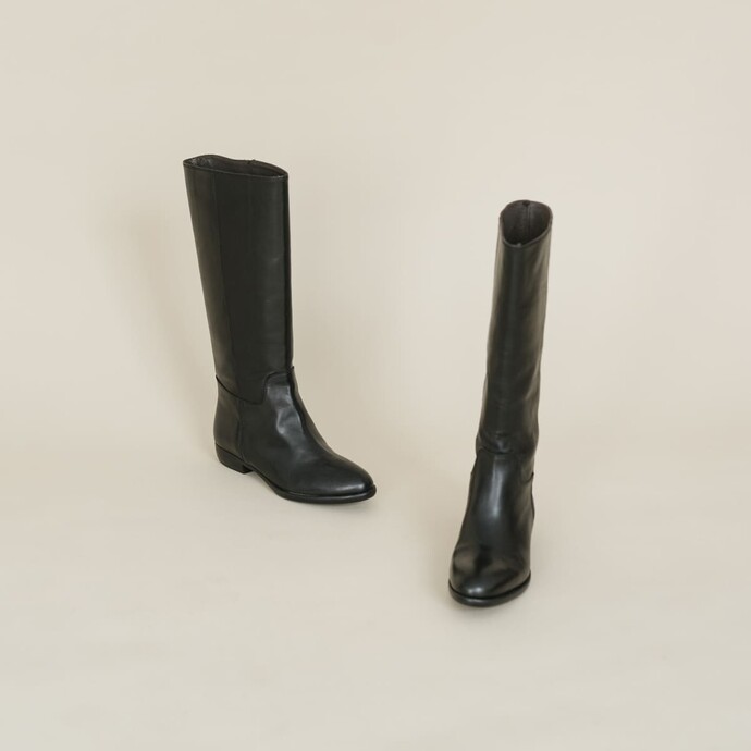 Bottes plates  en cuir noir