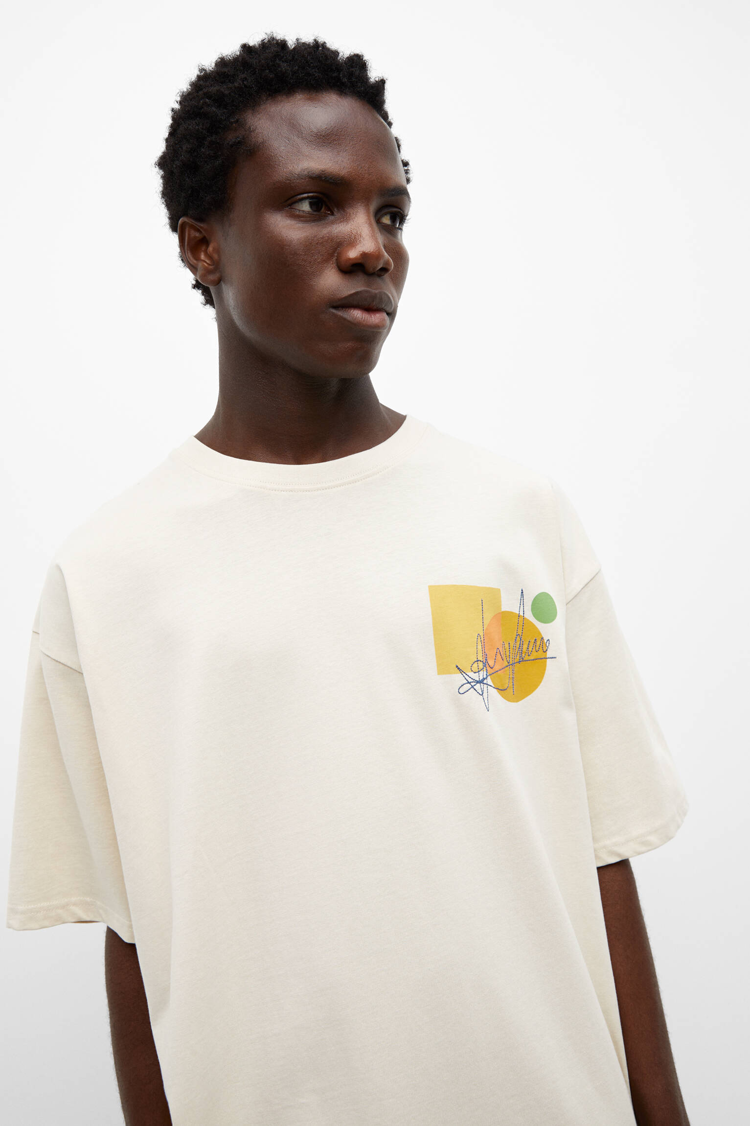 Camiseta estampada com detalhes bordados - Areia