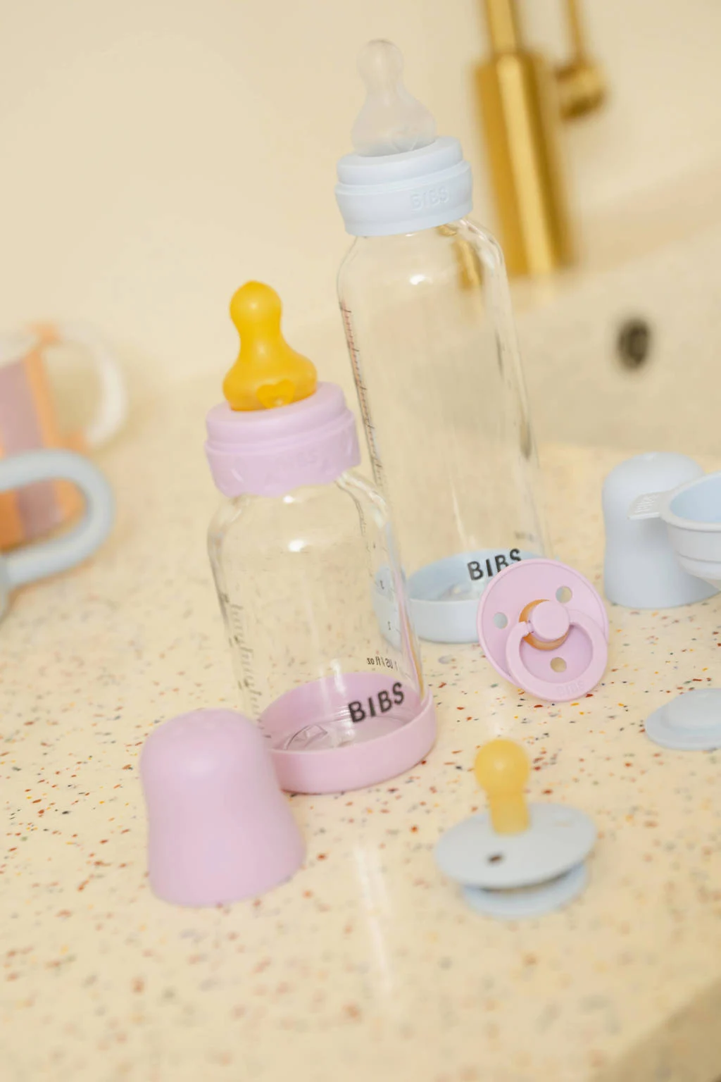 BIBS Glazen Babyfles - 240 ml - Sage -met silicone speen en opvouwbare trechtertje