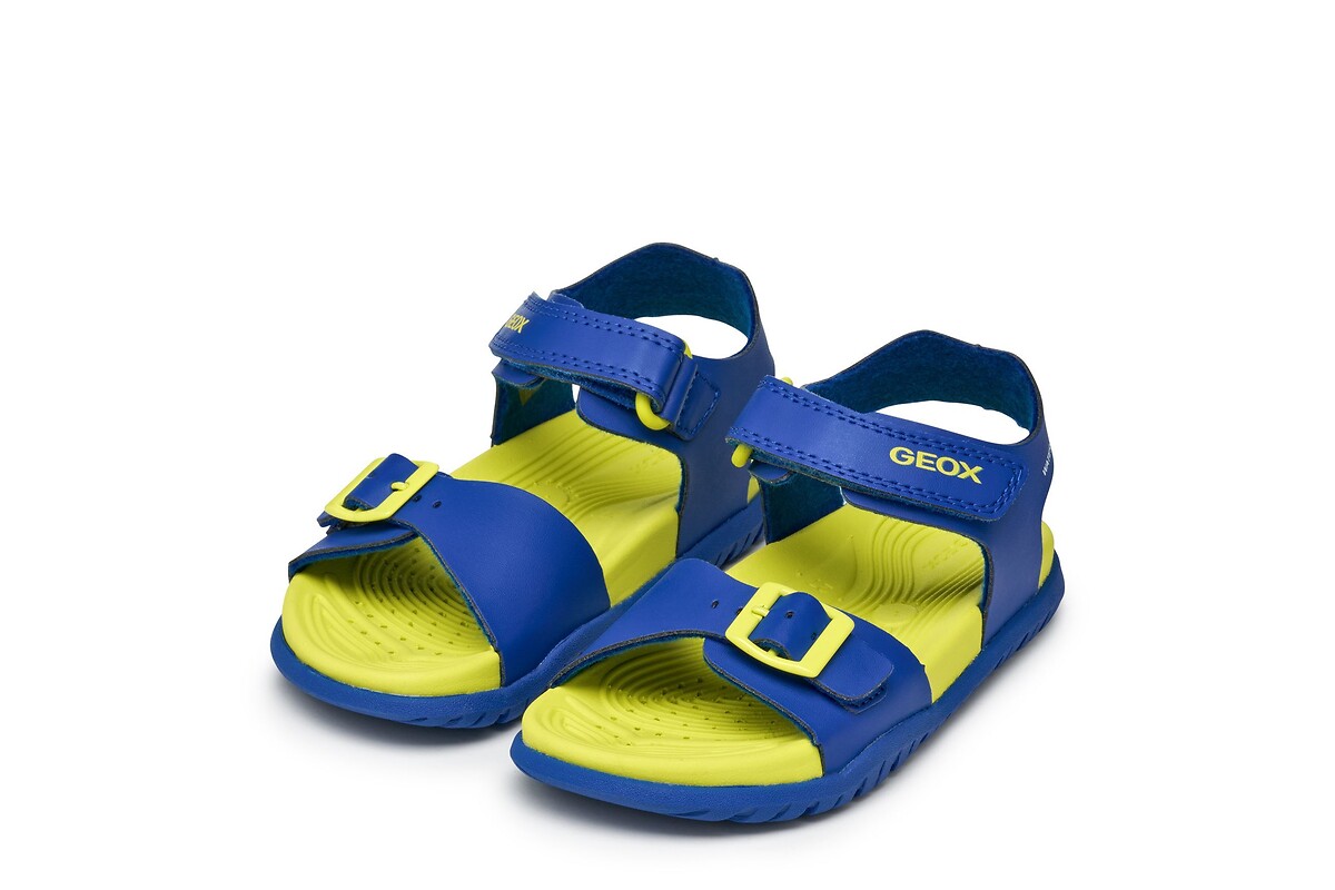 Sandálias GEOX Fusbetto, ideais para uso na água.