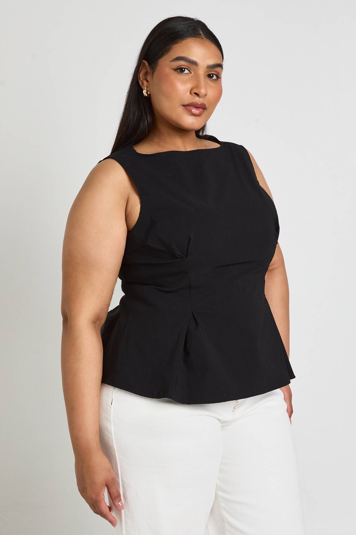 boohoo Haut Grande Taille Sans Manches En Bengaline Avec Taille Cintrée