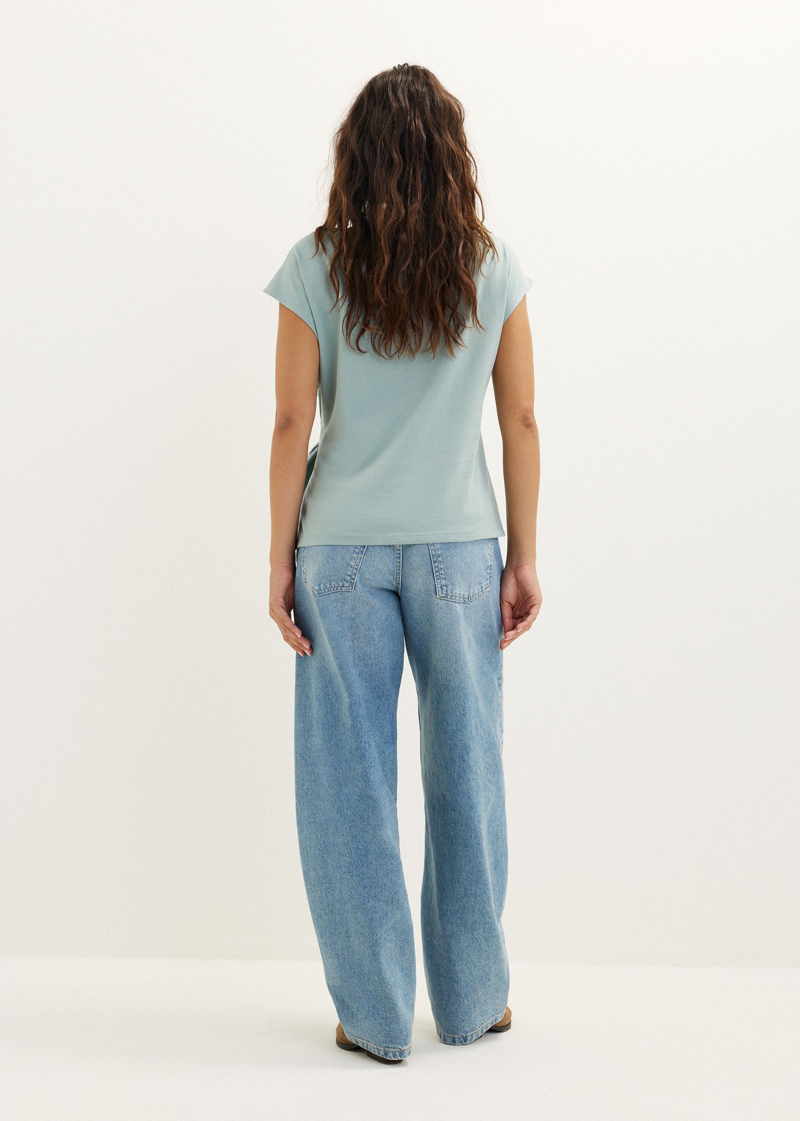 T-shirt met knoopdetail