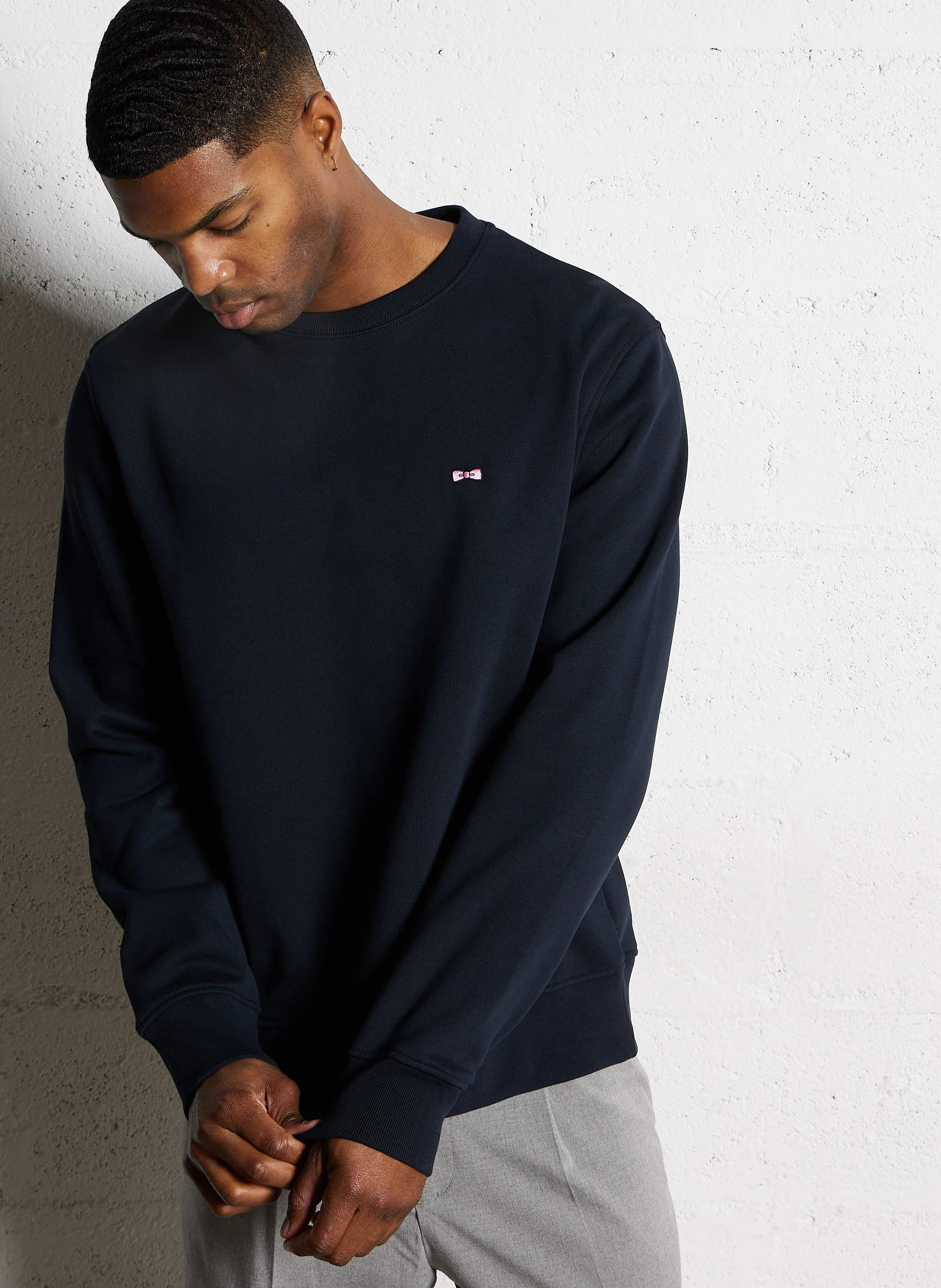 Sweat droit col rond brodé en coton | Bleu