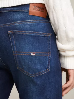 Calça jeans slim fit afunilada e desbotada