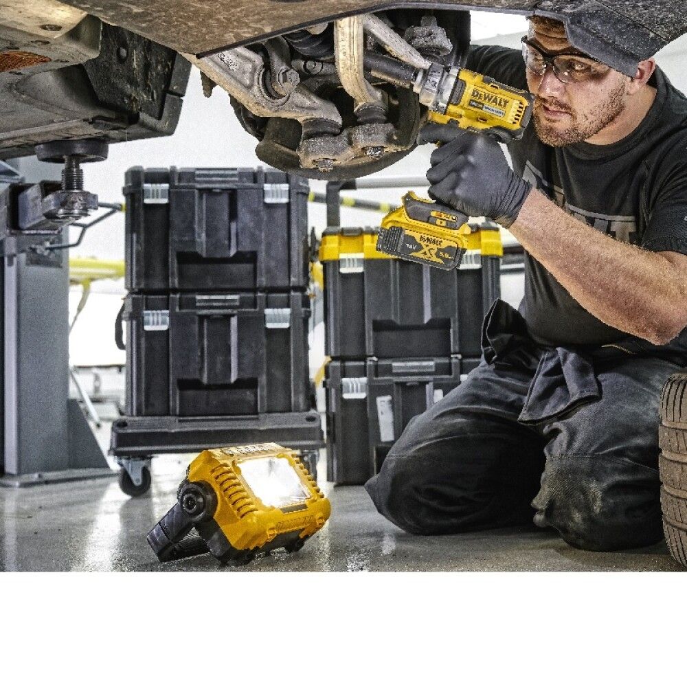 ARBEIDSLAMPE DEWALT DCL077 12/18V UTEN BATTERI