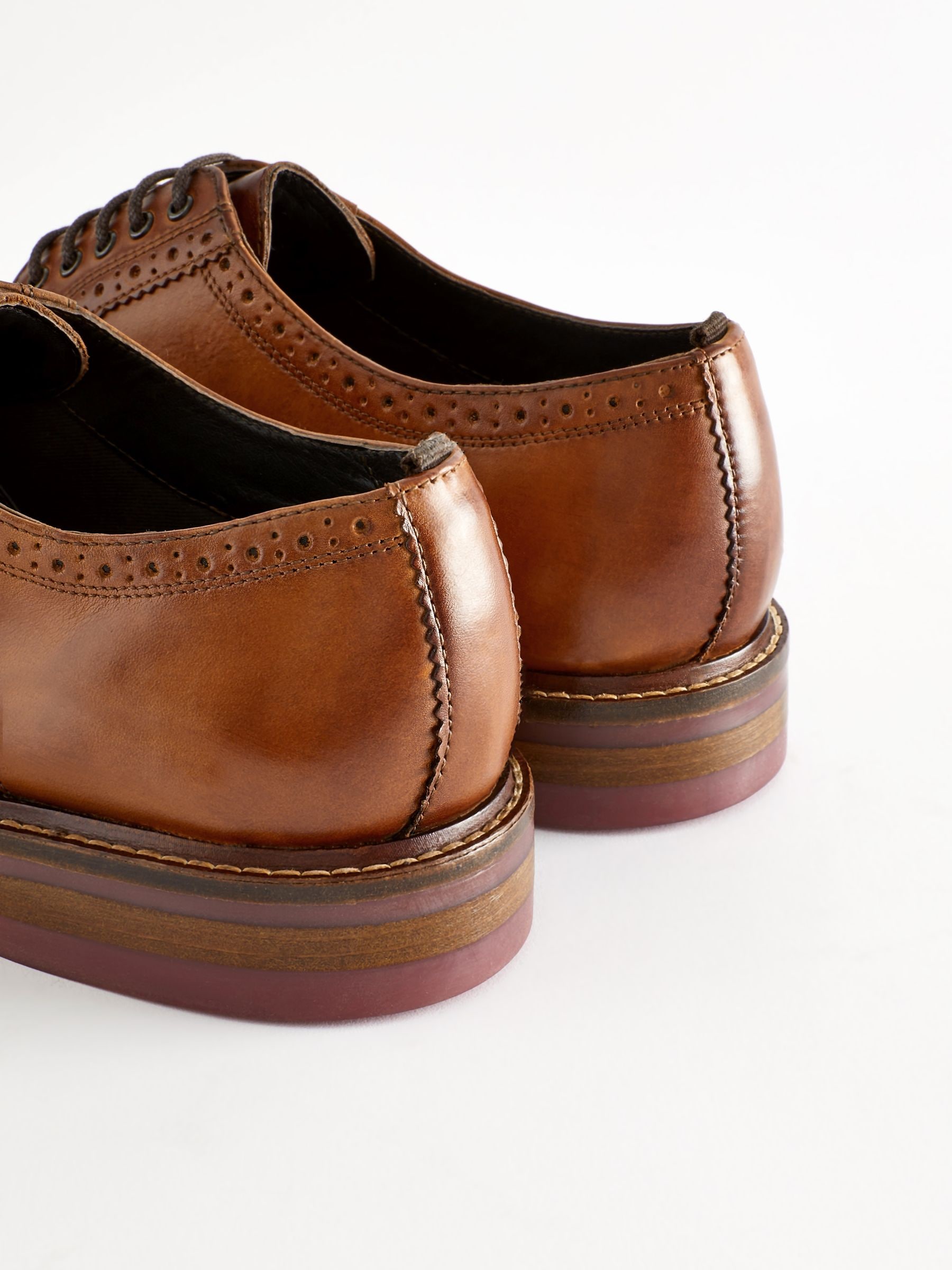 Lichtbruin - Wijde pasvorm - Leren brogues met contrasterende dikke zool
