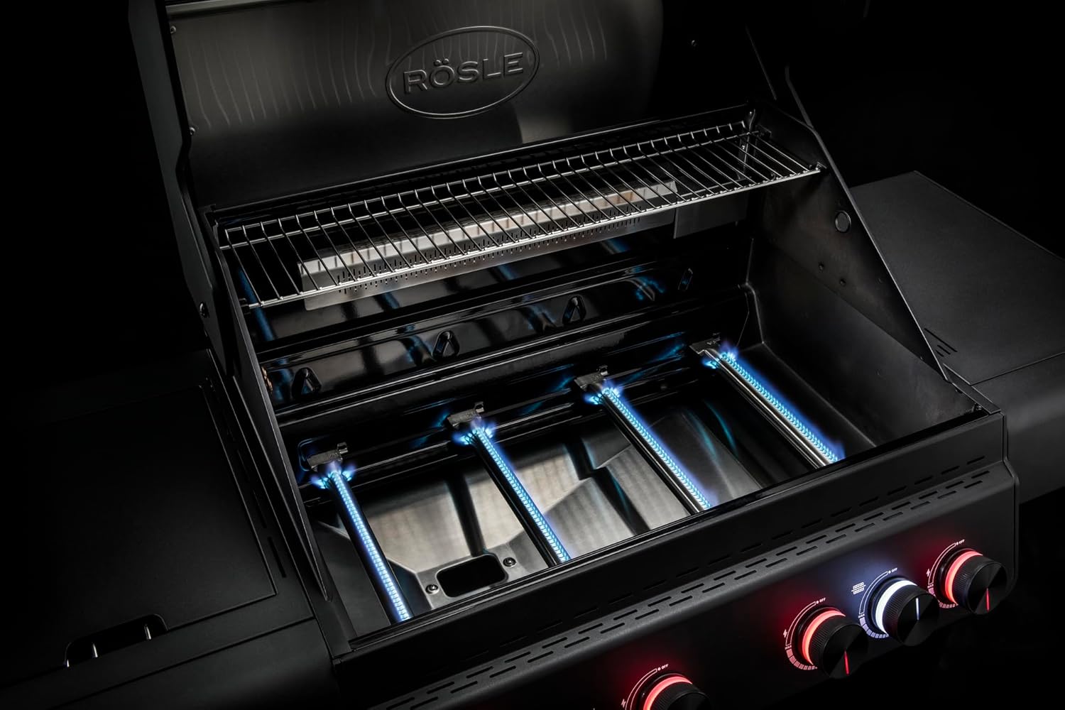 RÖSLE Gasgrill ALLFLAME Hero 4 – 4 Brenner (je 3,5 kW), PRIMEZONE, BACKBURNER, 70x45 cm Grillfläche, Gusseisenroste, Alu-Druckguss, Deckel mit Glaseinsatz, beleuchtete Drehknöpfe, schwarz
